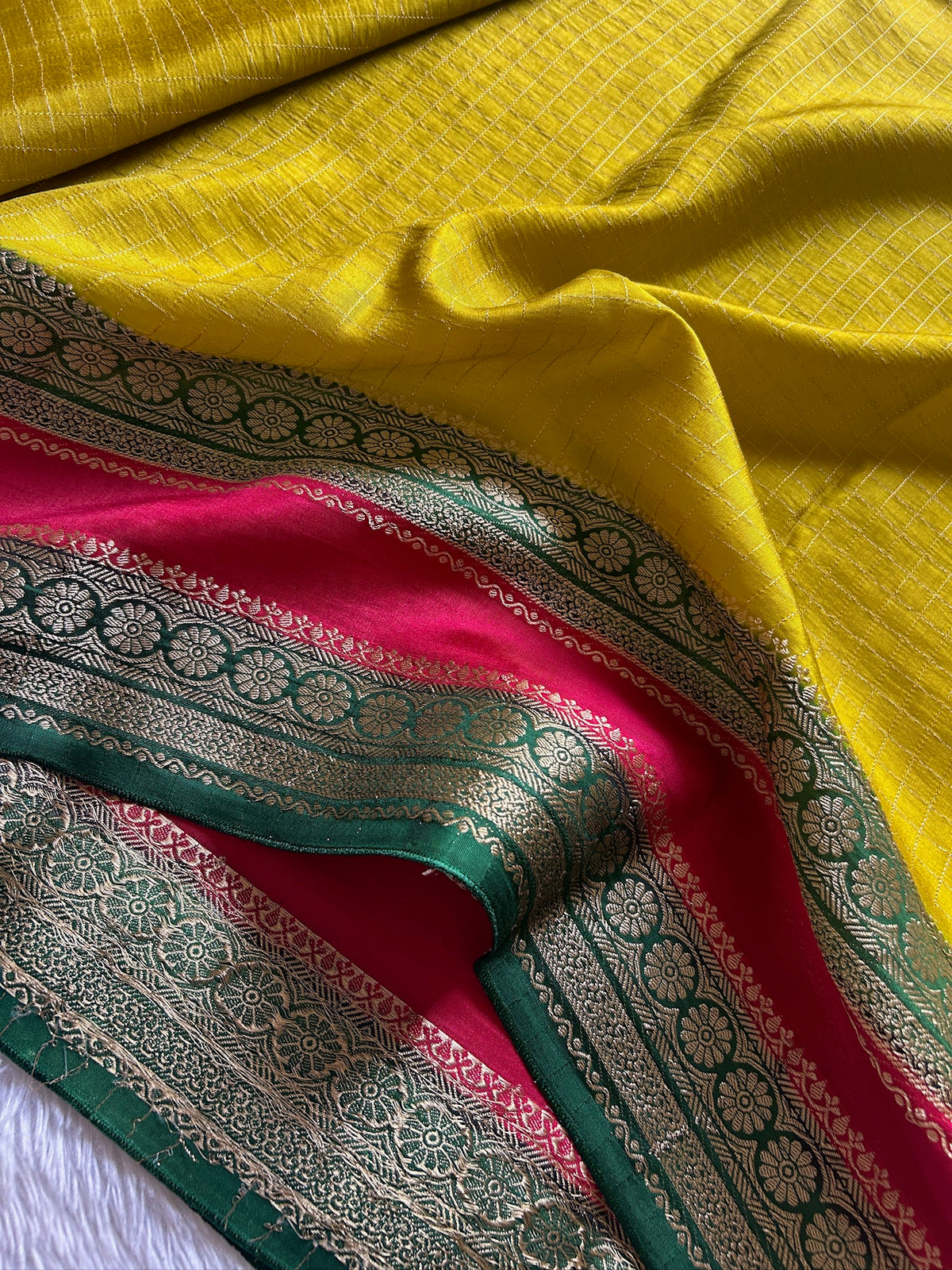 NYD111 : Olive-pink-green