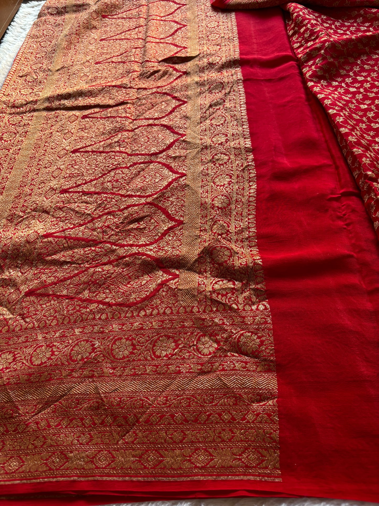 Nadhiya : Solid Red