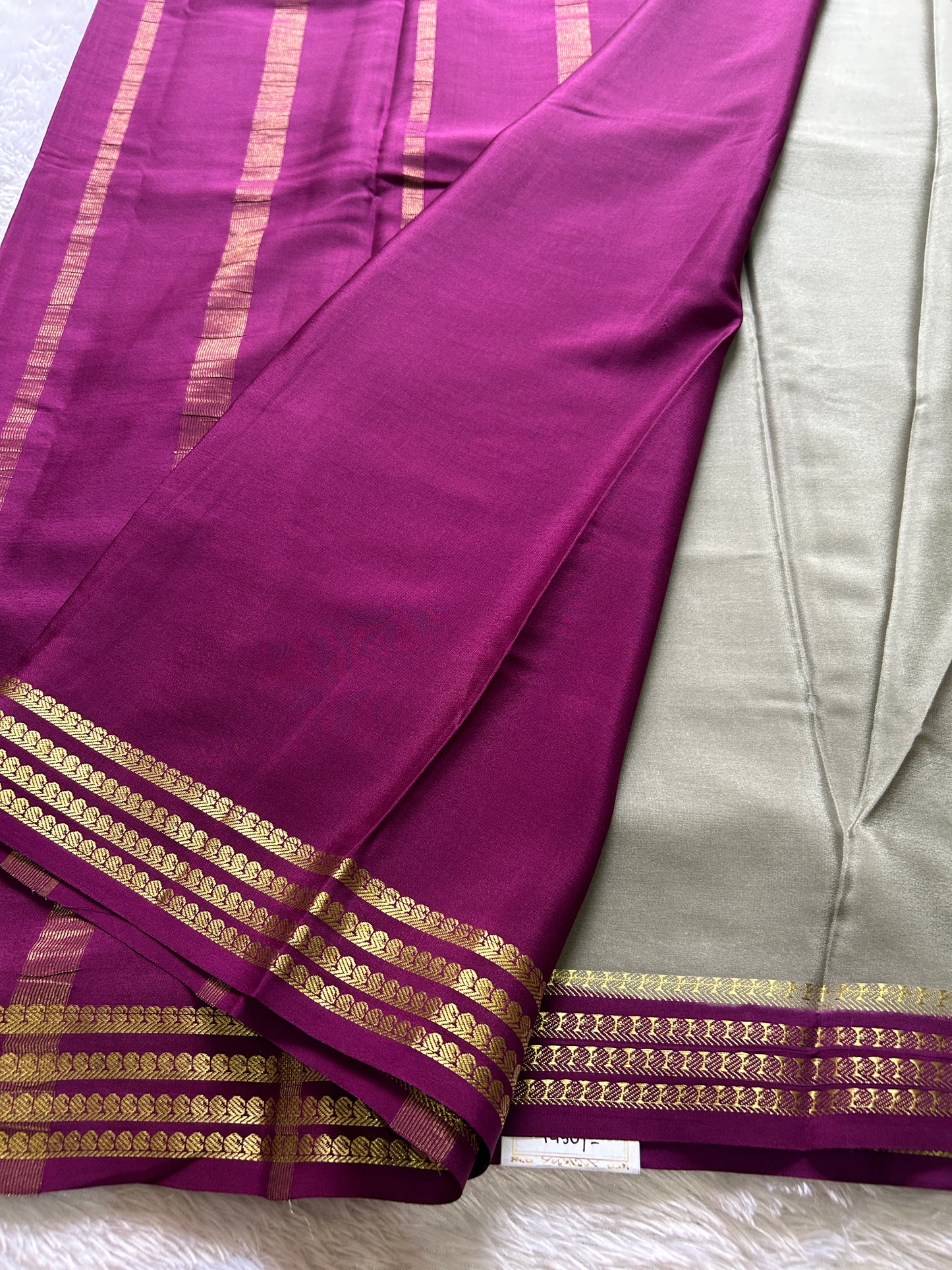 Aragini (2D) : Grey-magenta