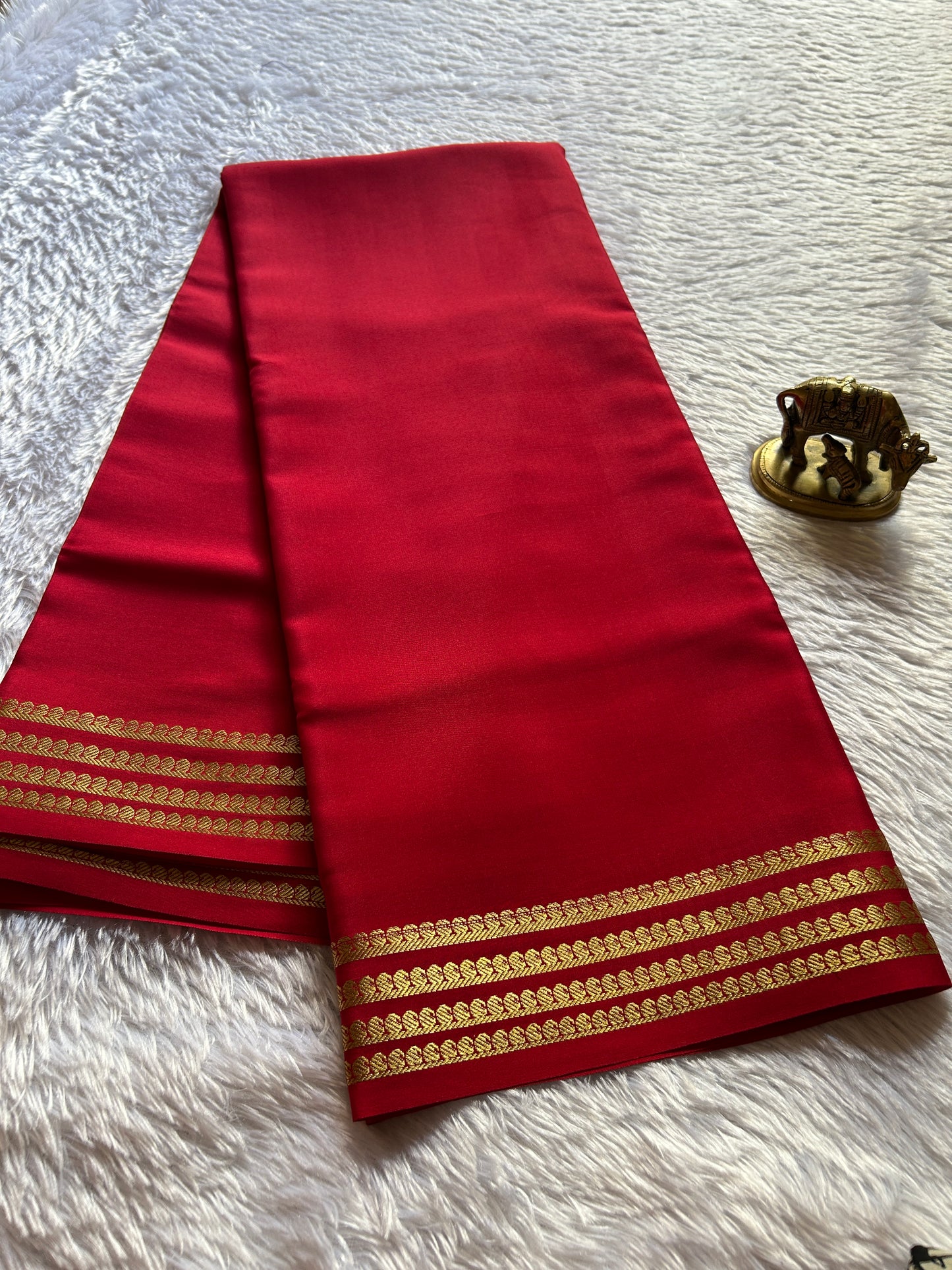 Aragini : Solid Red
