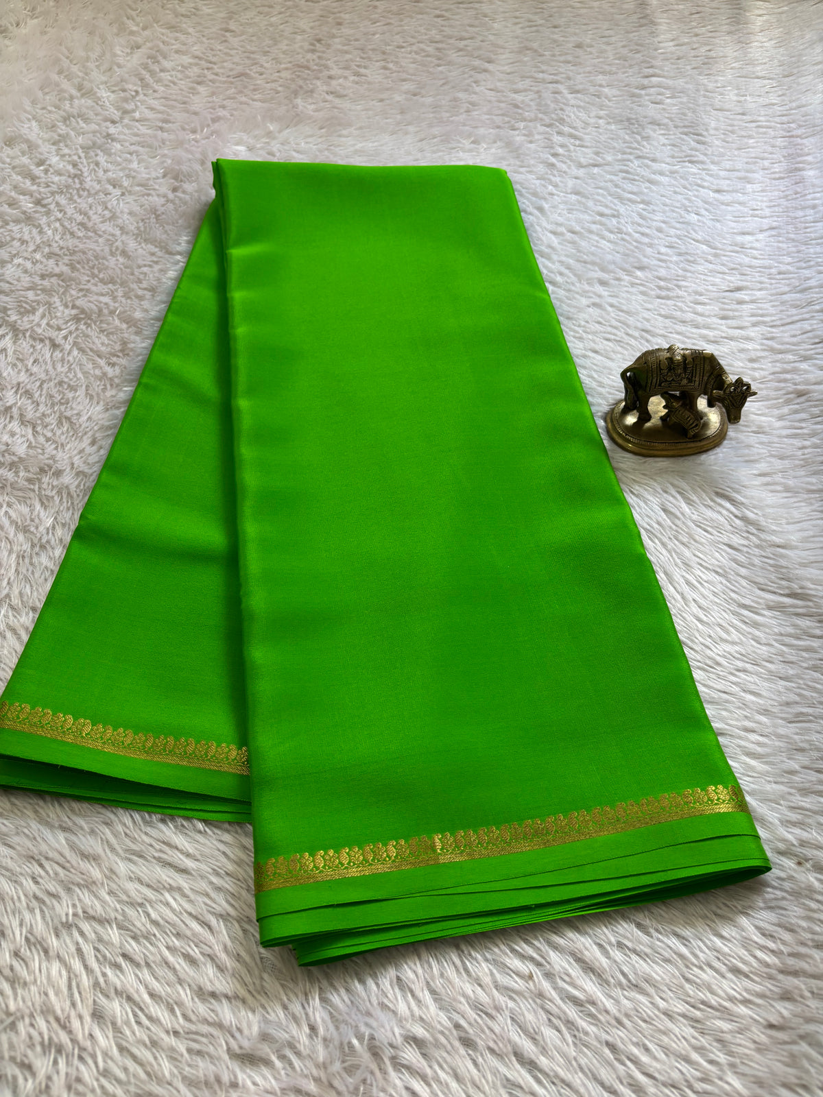 Vandana : Solid Parrot green