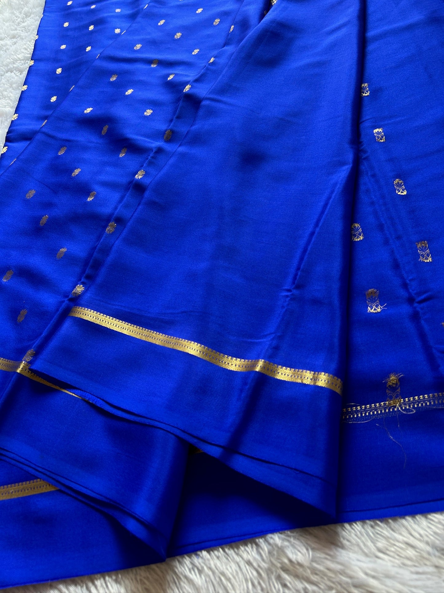 Sahana : solid royal blue