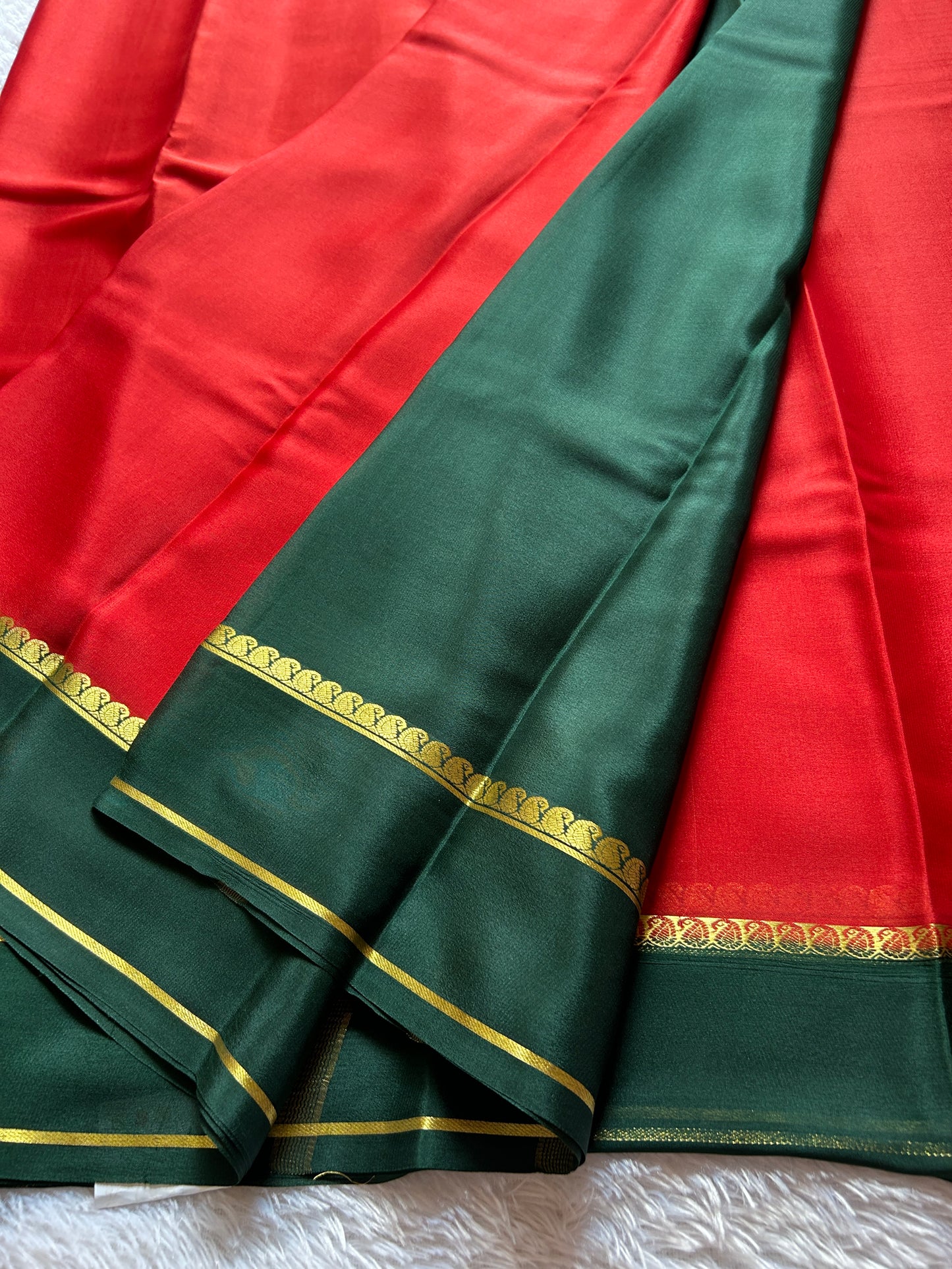 Mala (2D) : red-dark green