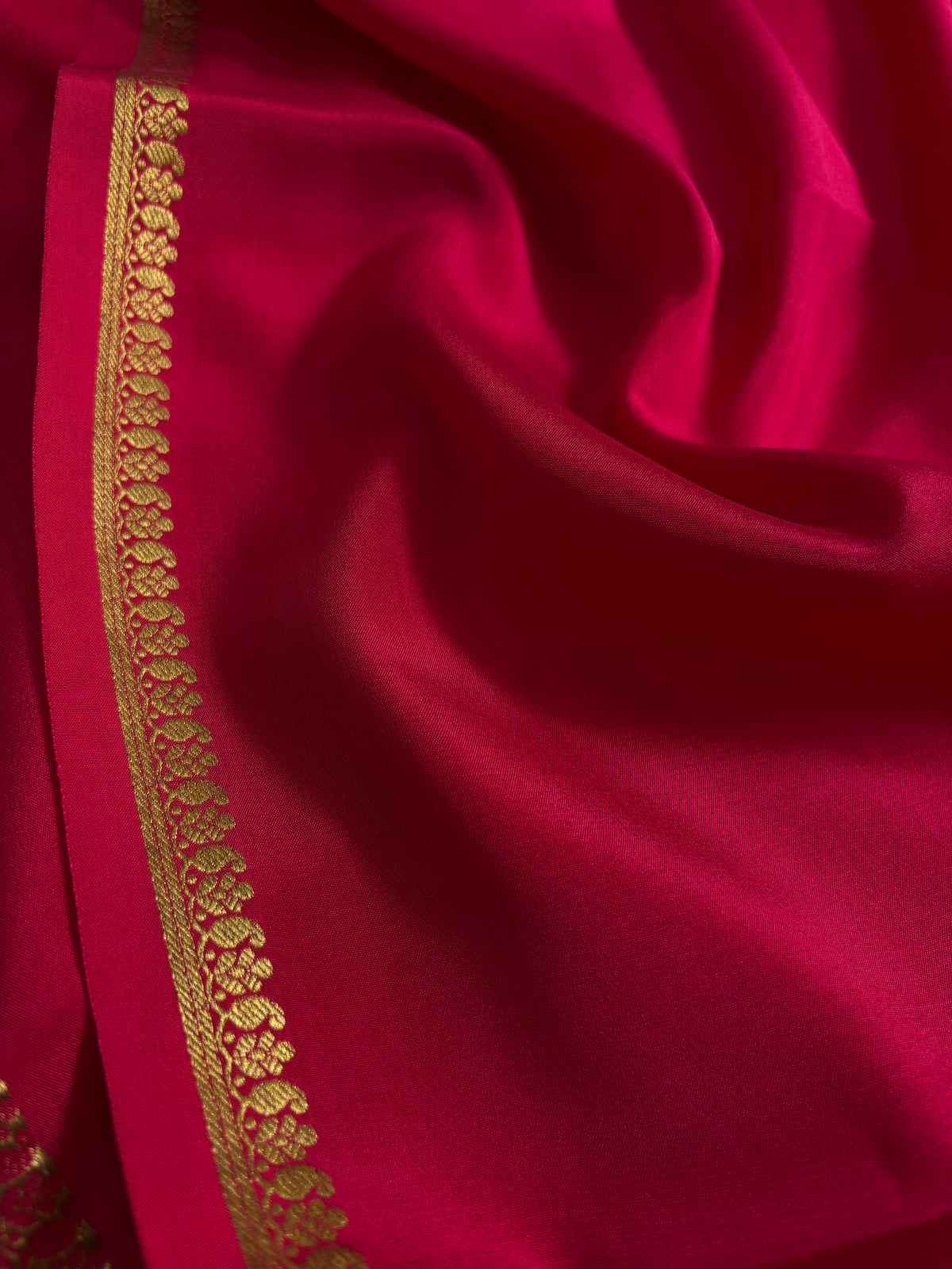 Vandana : Solid Dark pink