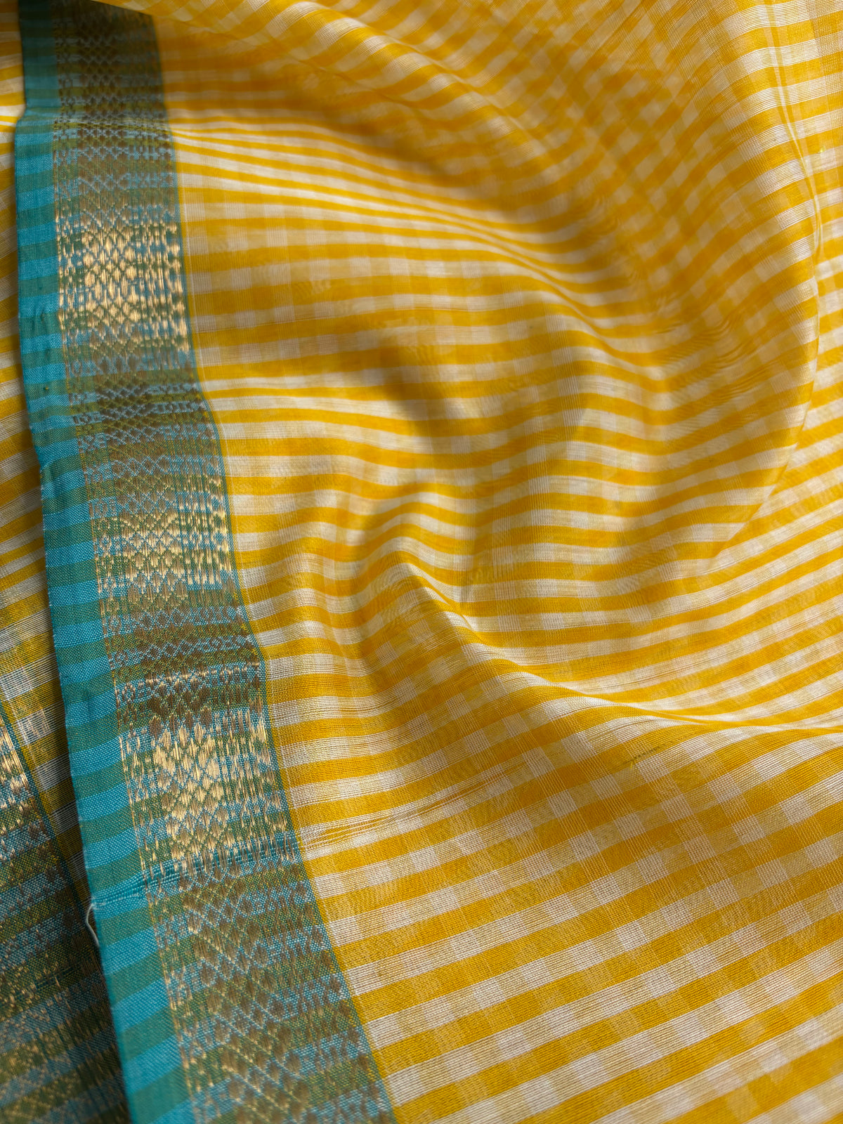 MCS104 (2D) : Yellow-off white