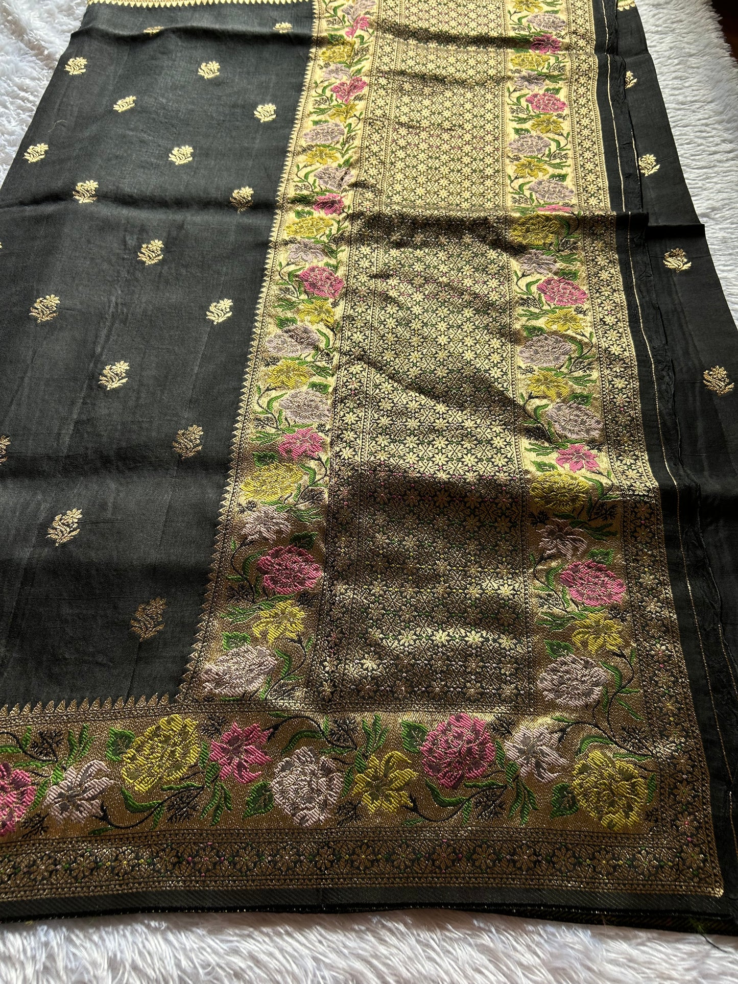 Soft Paithani : Solid Black