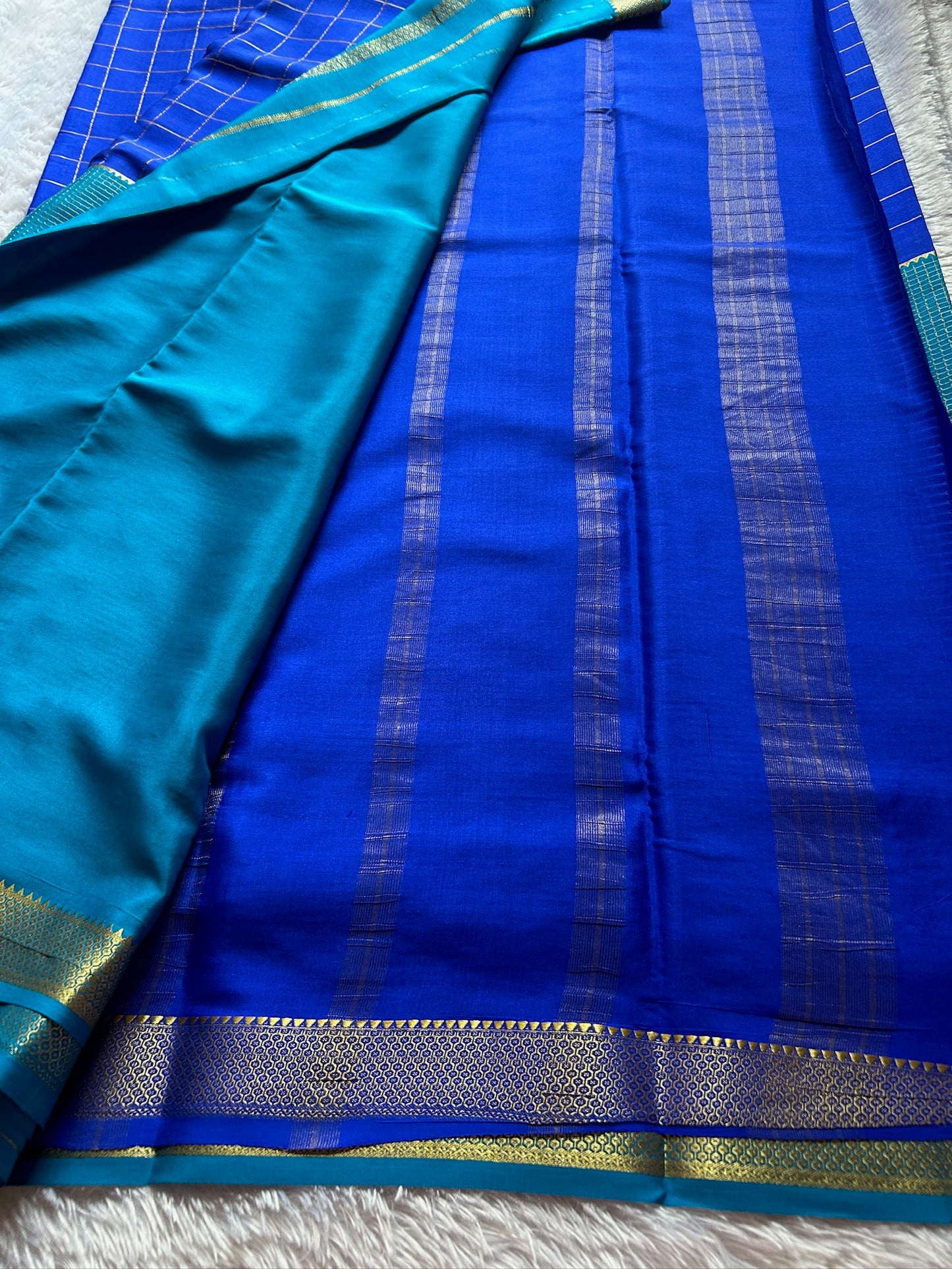 Prema (2D) : Sea blue-royal blue