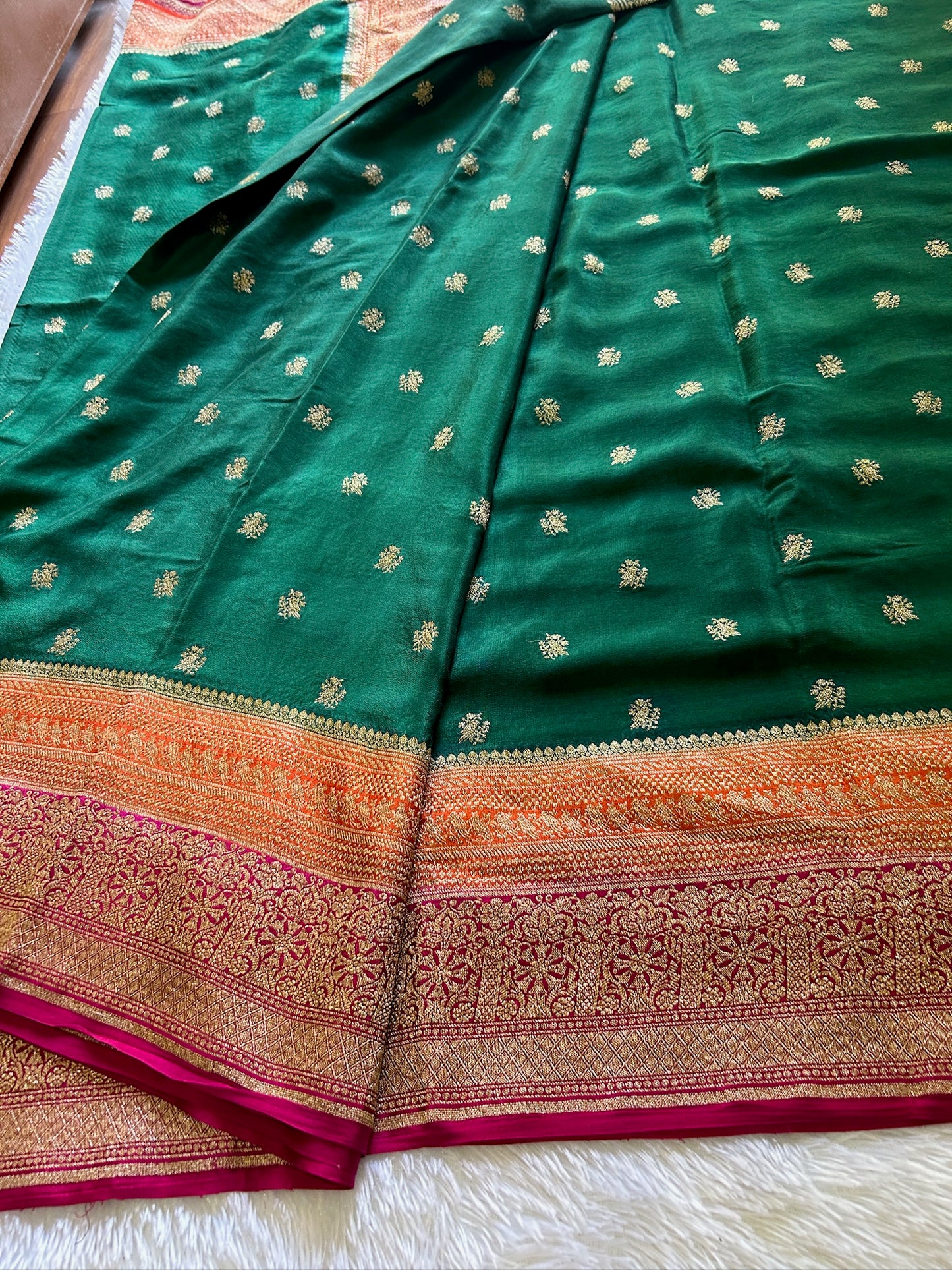 Trishika (3D) : bottle green-orange-pink