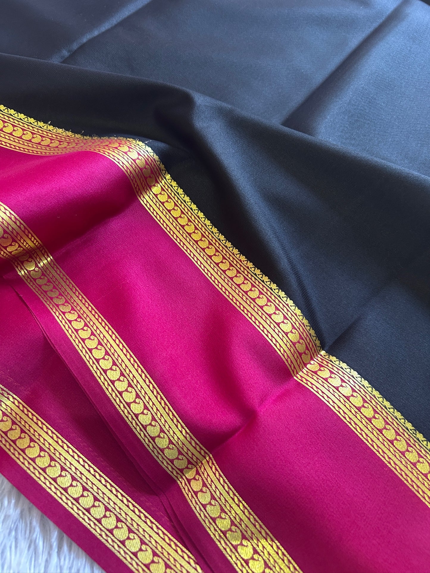 Malathi (2D) : Black-pink