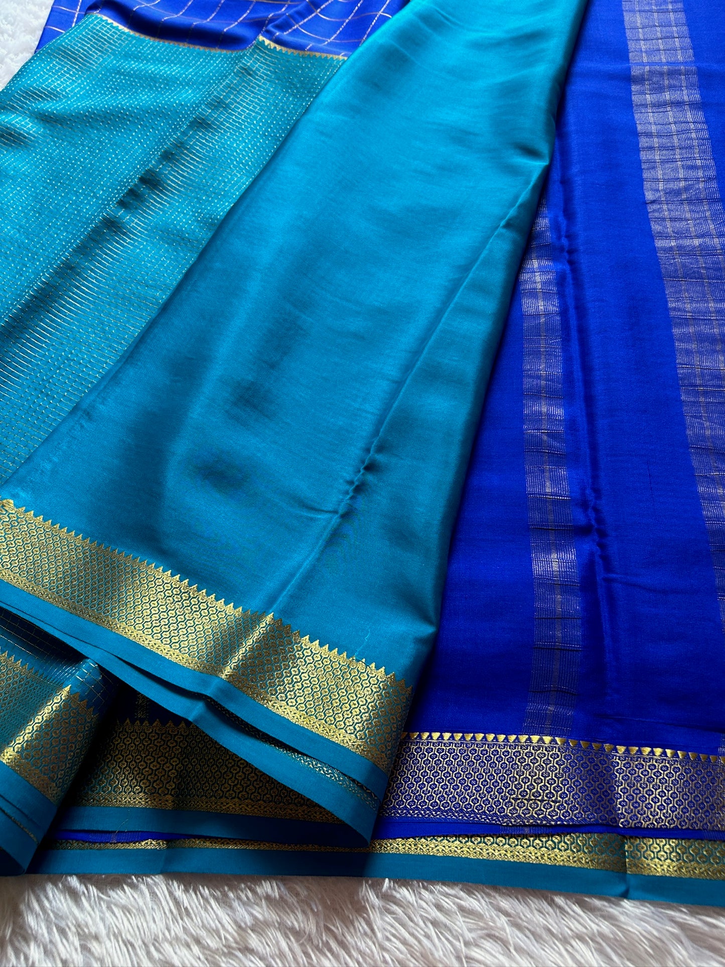 Prema (2D) : Sea blue-royal blue