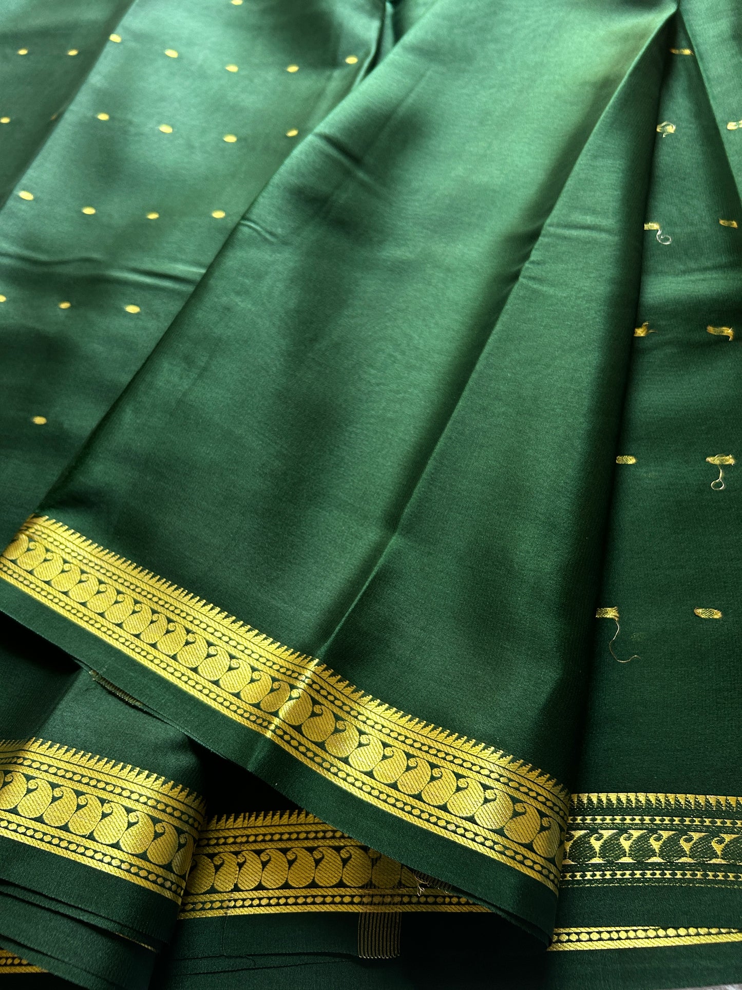 Keerthi : Solid Bottle green