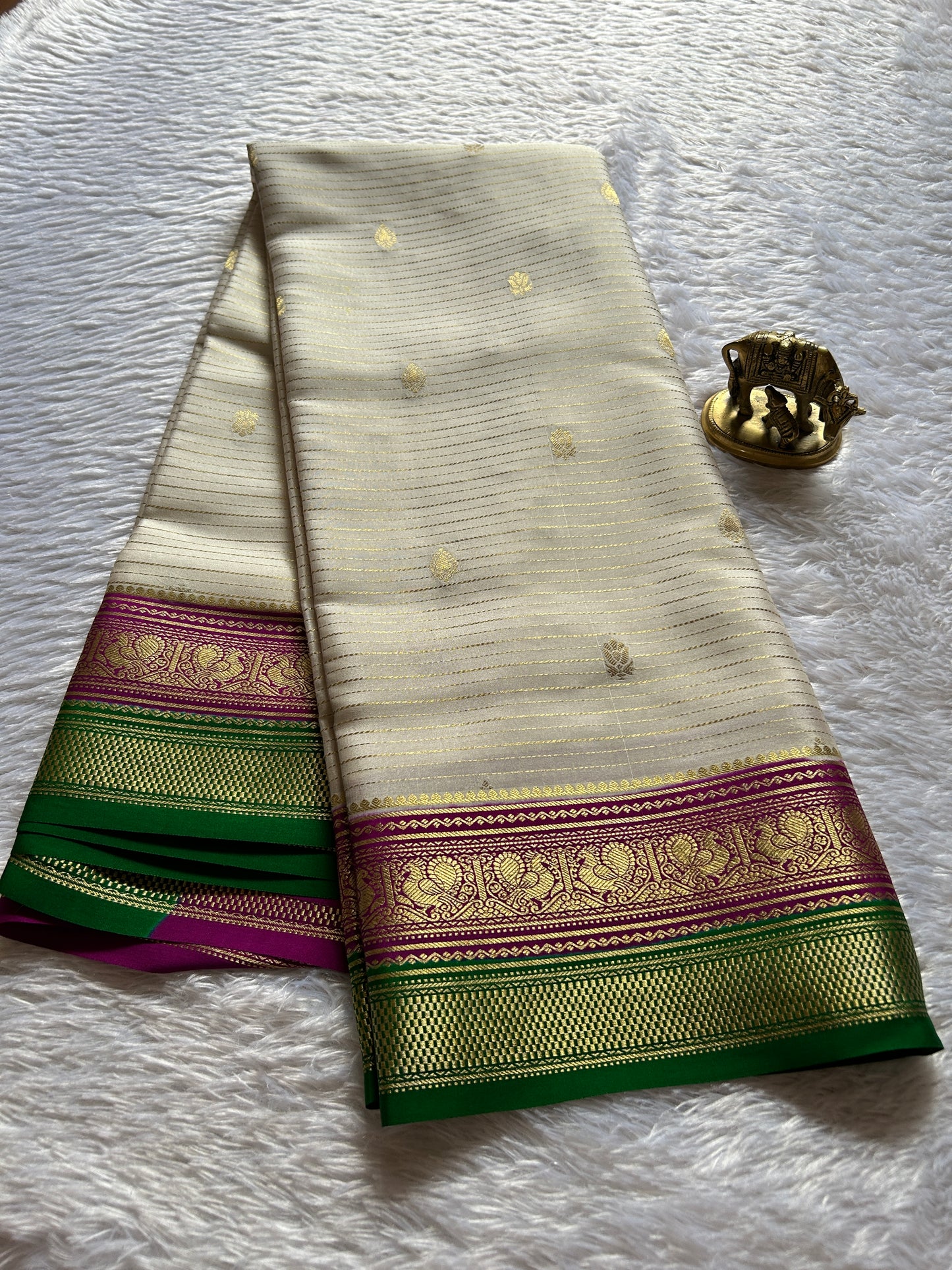 Amulya (3D) : Off white-Magenta-Green