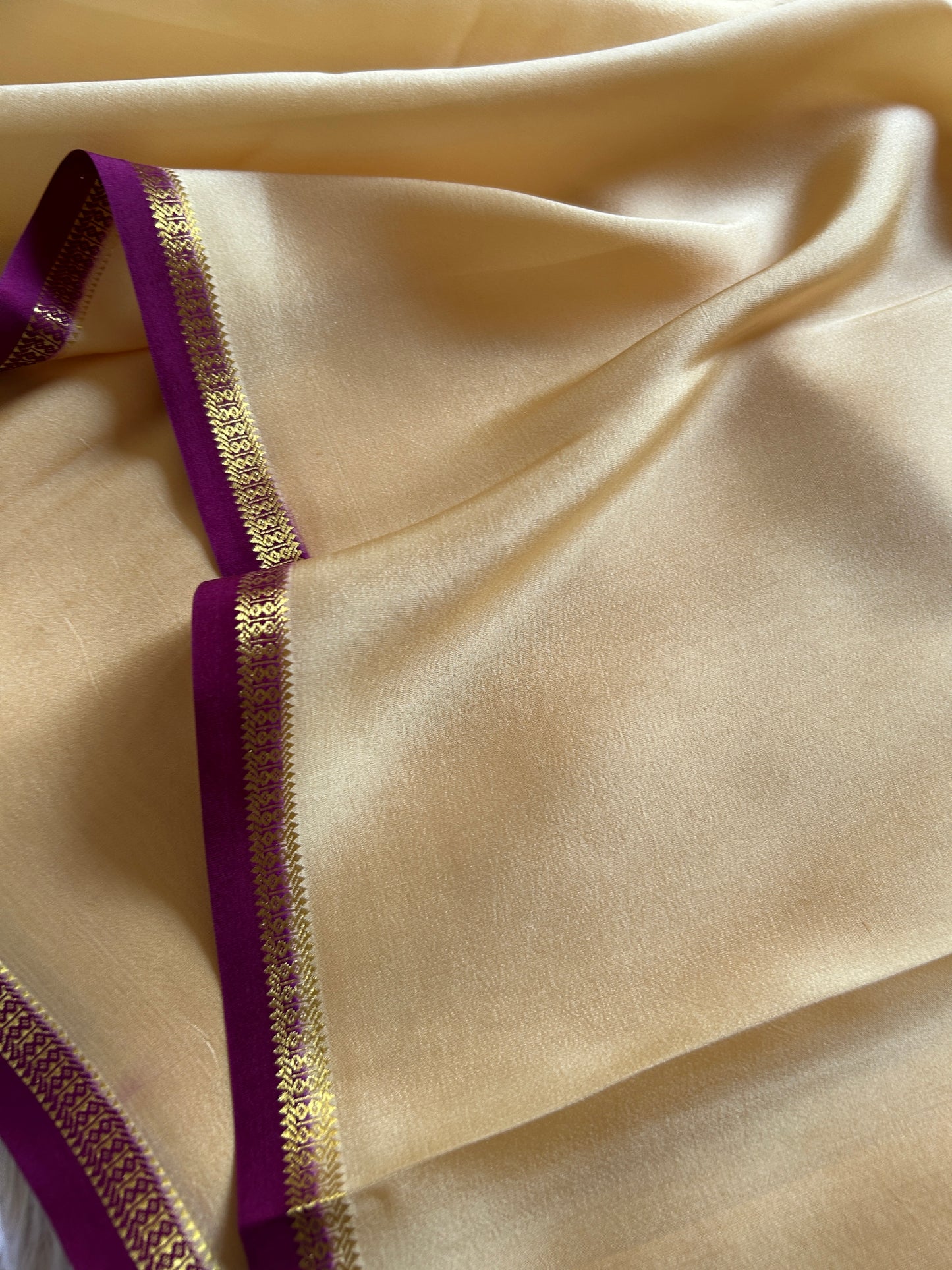 Mangala (2D) : Beige - Magenta