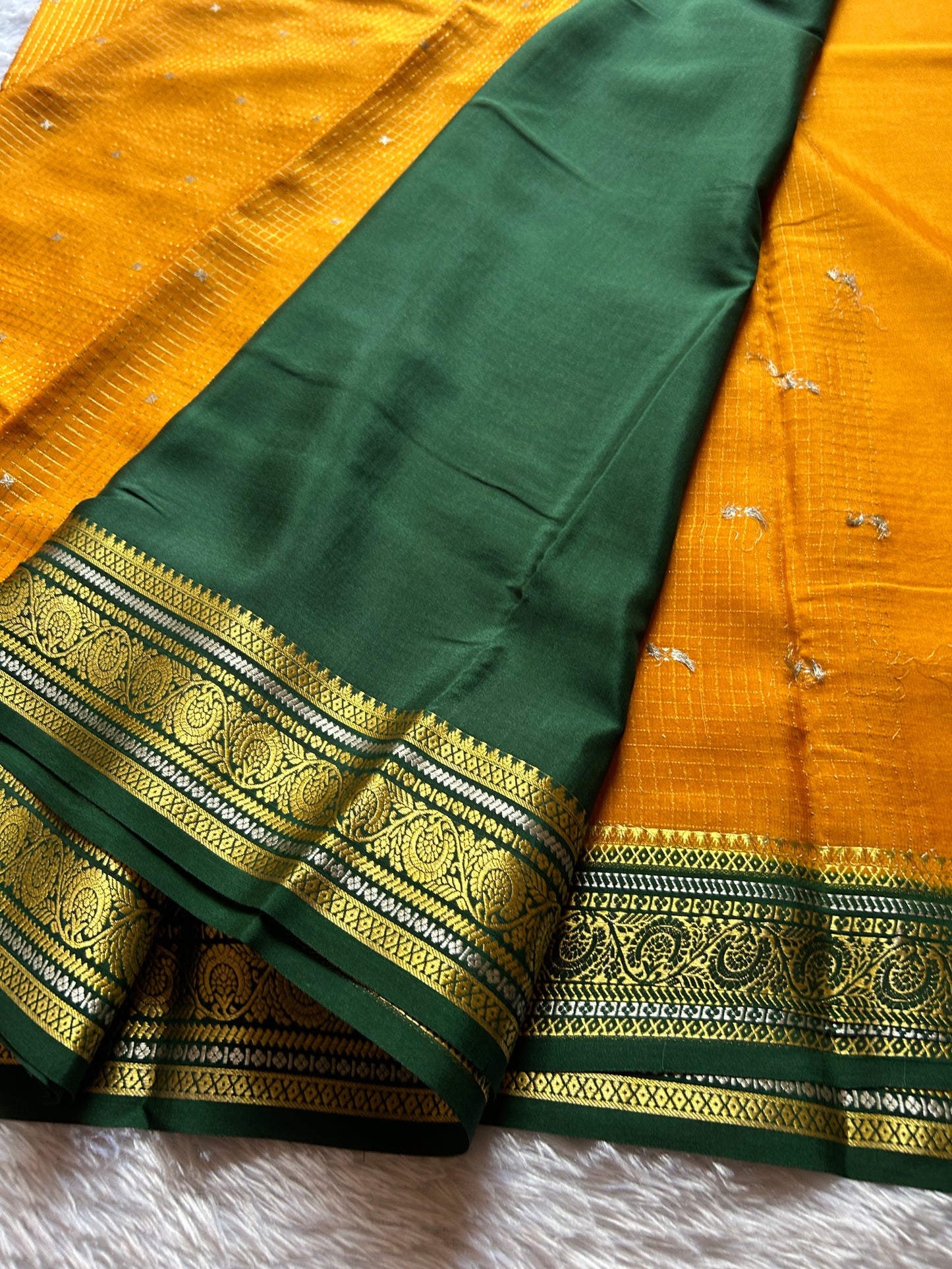Haasini (2D) : Golden yellow-Green