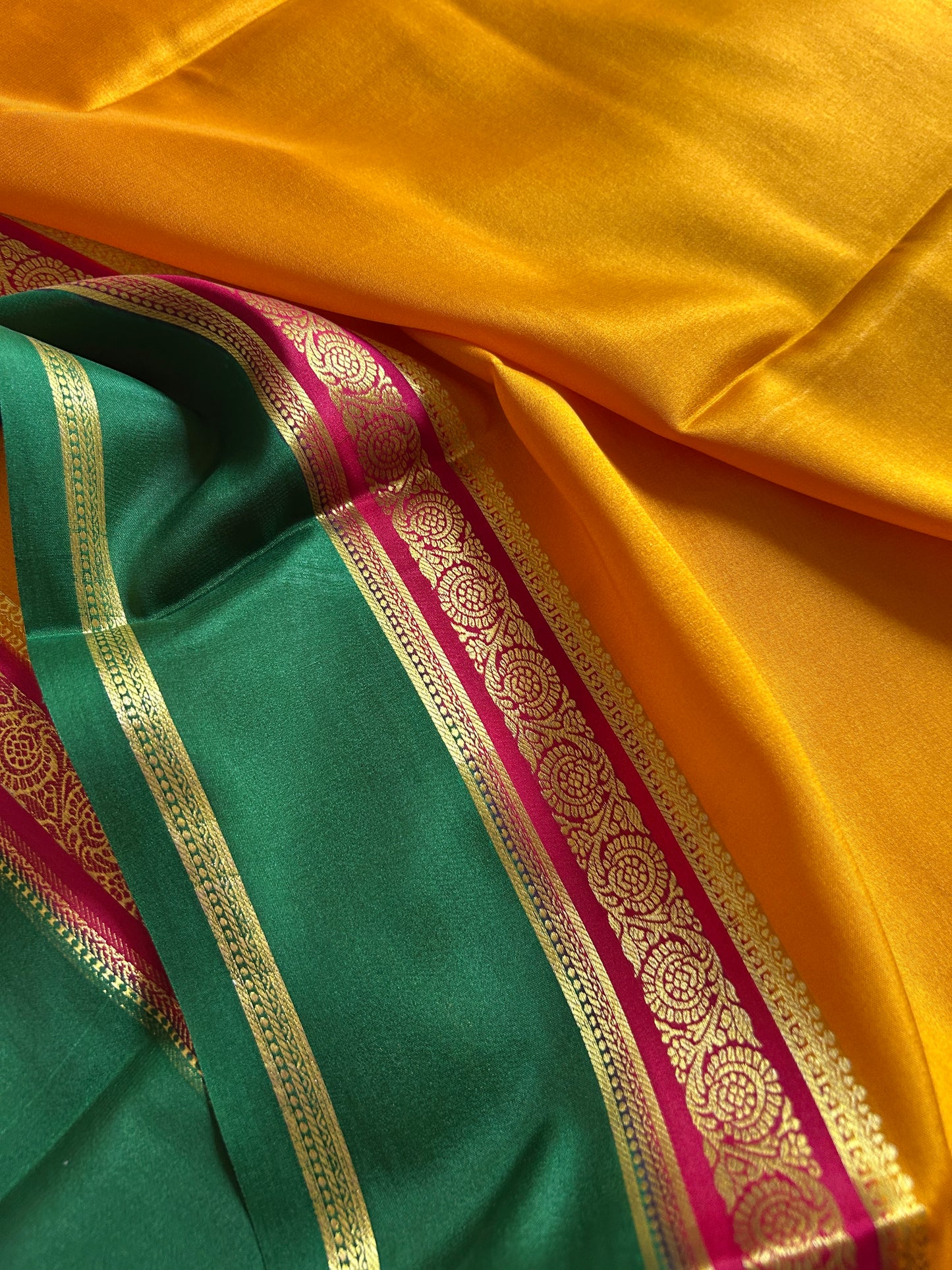 Tara (3D) : Golden yellow-pink-green