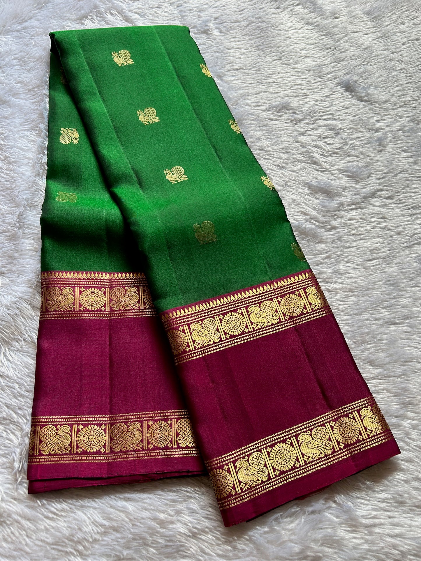 Lakshmi (2D) : bottle green-magenta