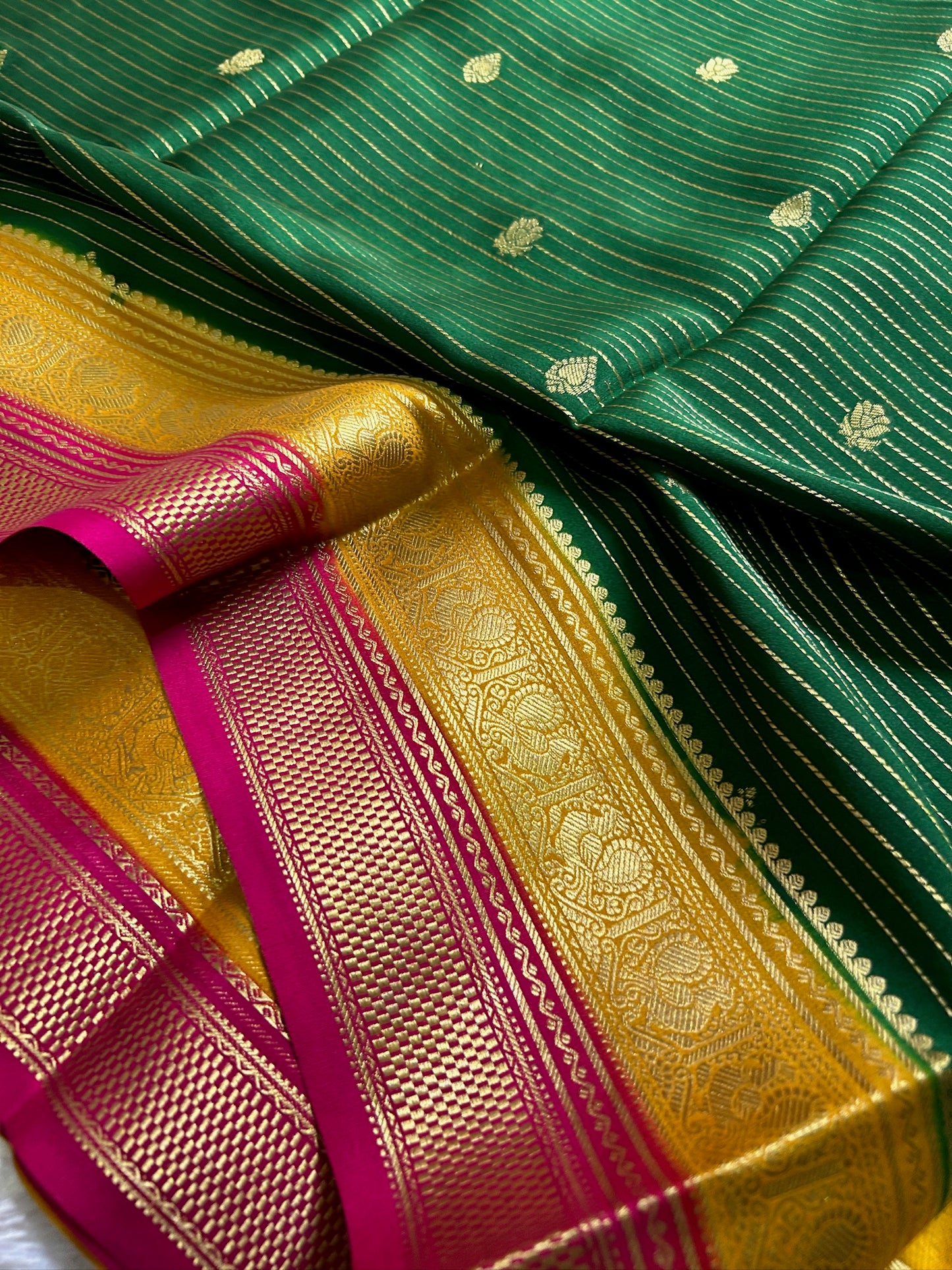 Amulya (3D) : Bottle green-yellow-pink