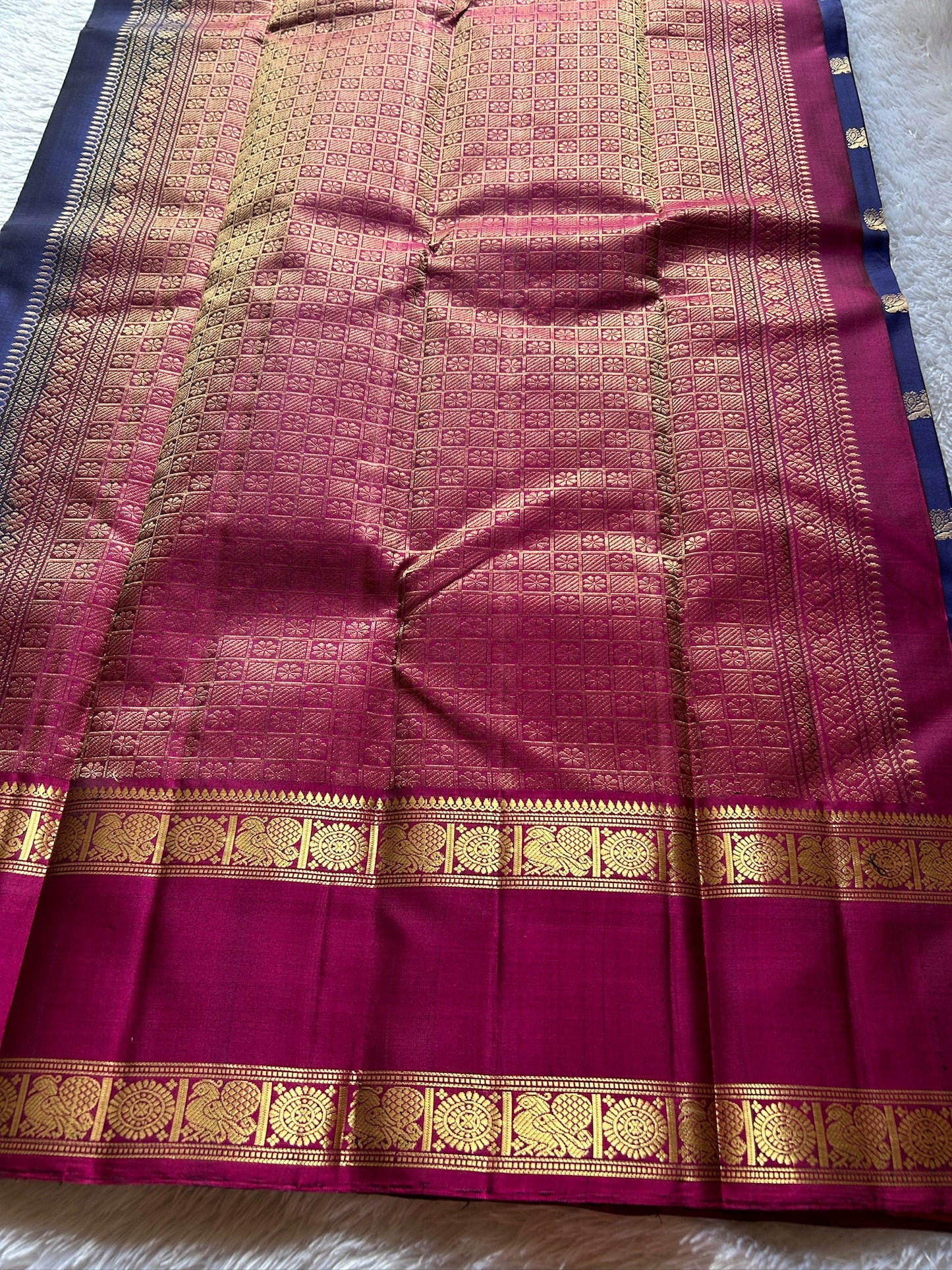 Lakshmi (2D) : Dark blue-Magenta