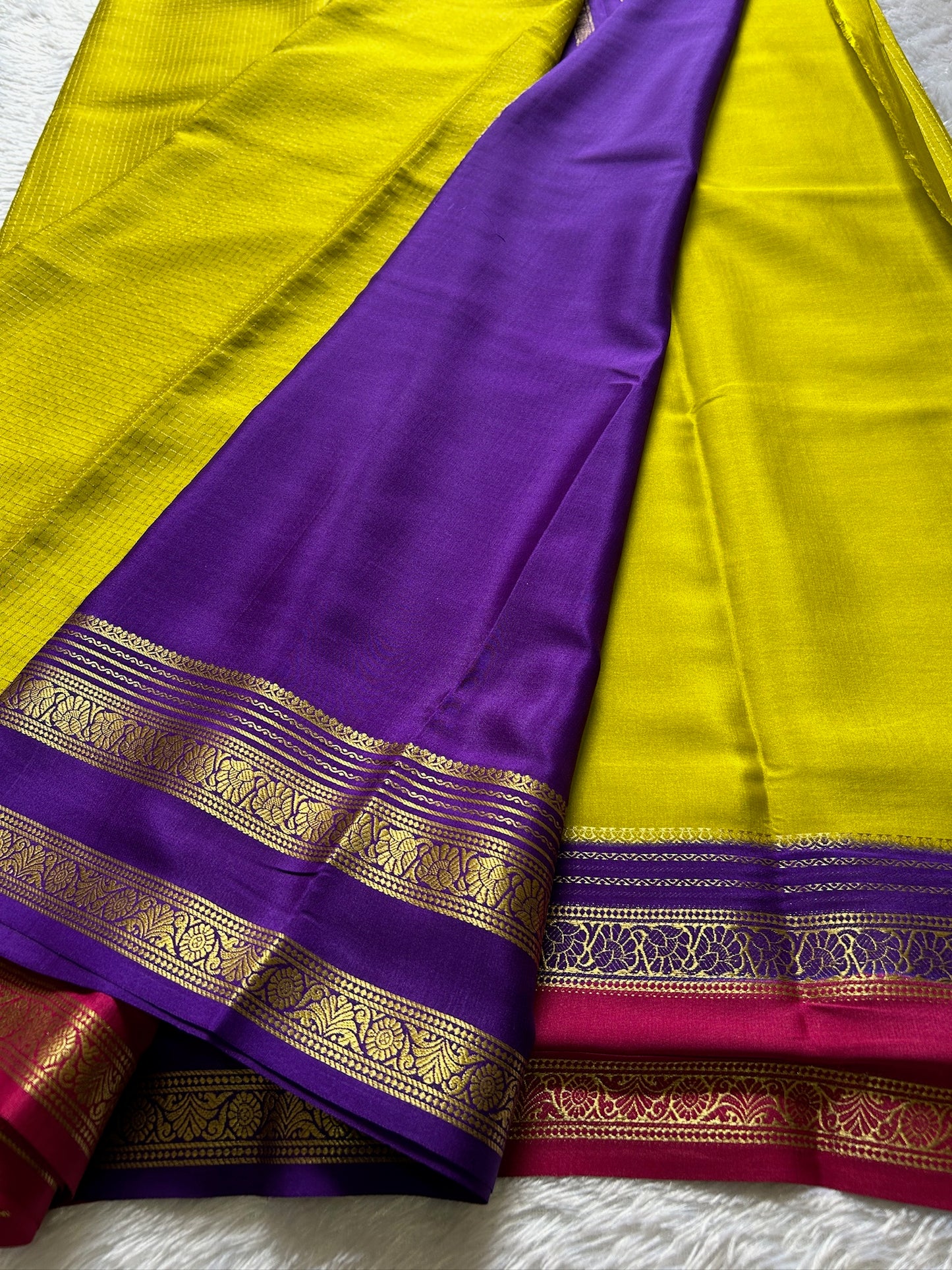 Gayatri (3D) : Lime yellow-purple-pink