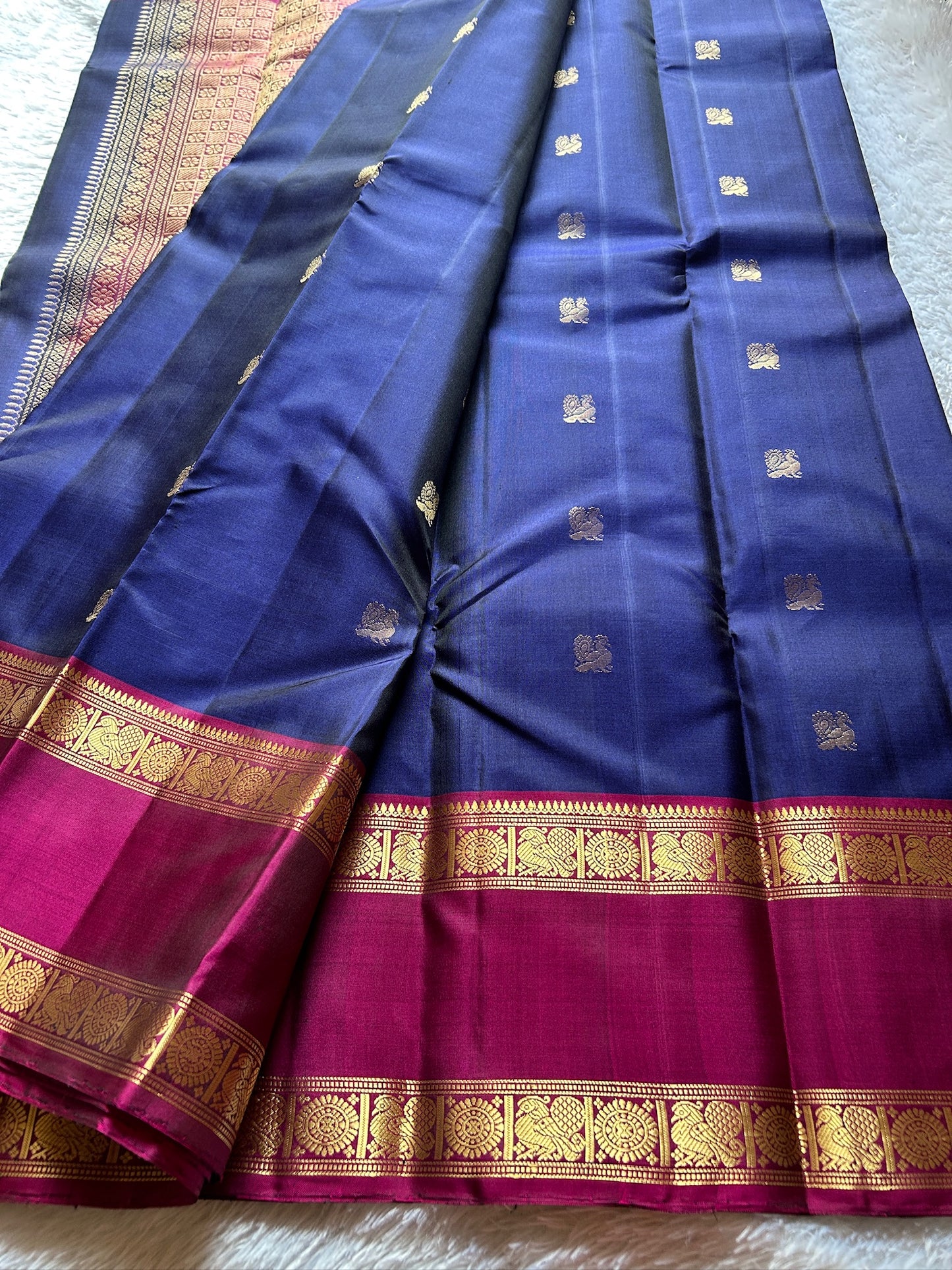 Lakshmi (2D) : Dark blue-Magenta