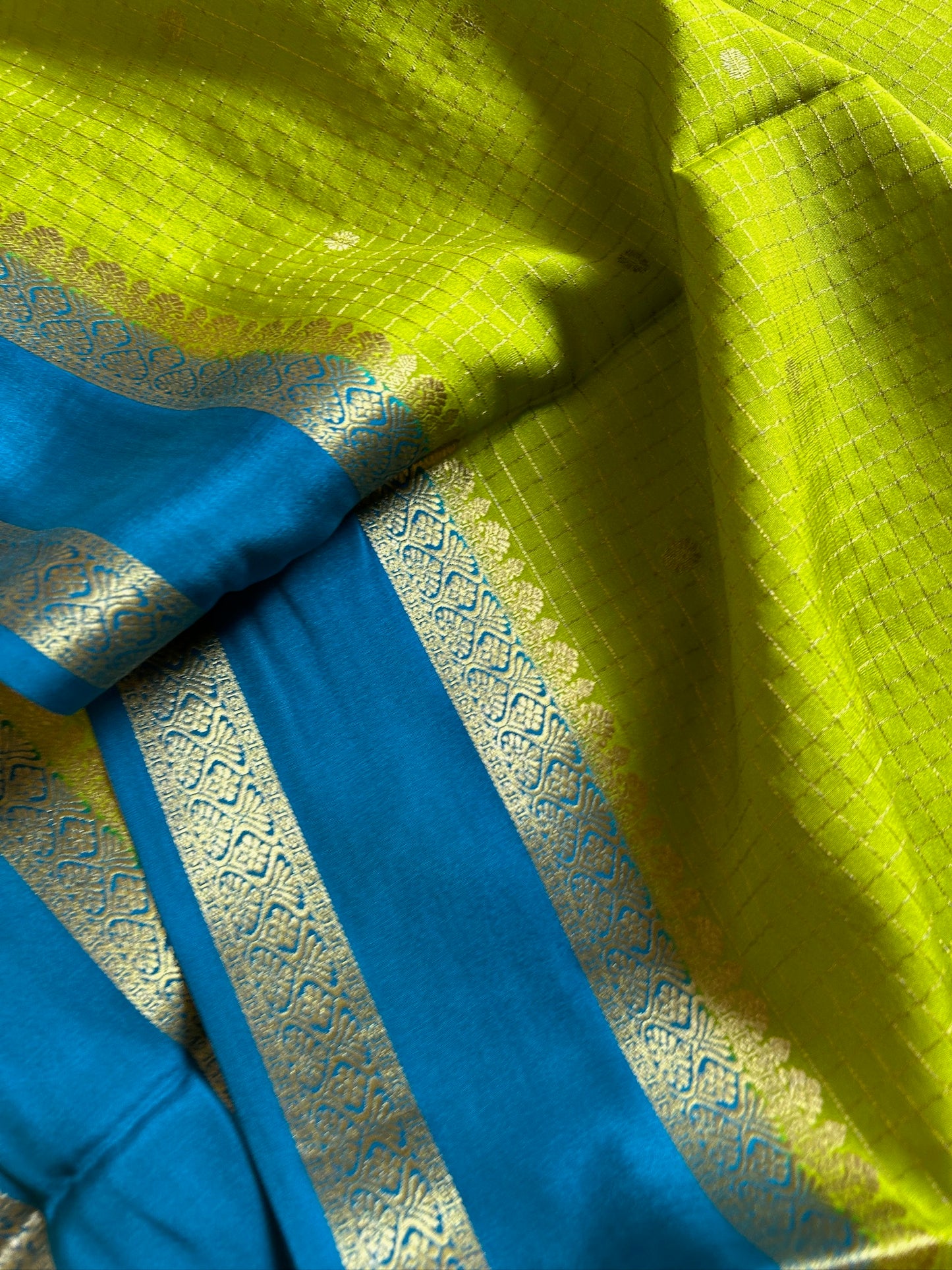 Nandini (2D) : olive green-ananda blue