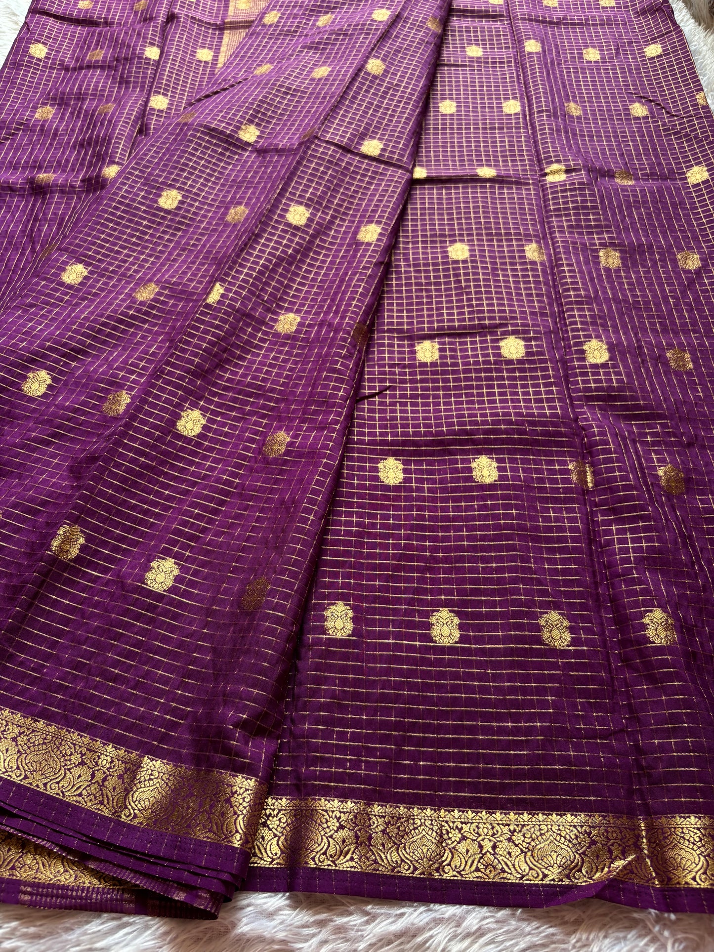SS103 : Solid dark magenta