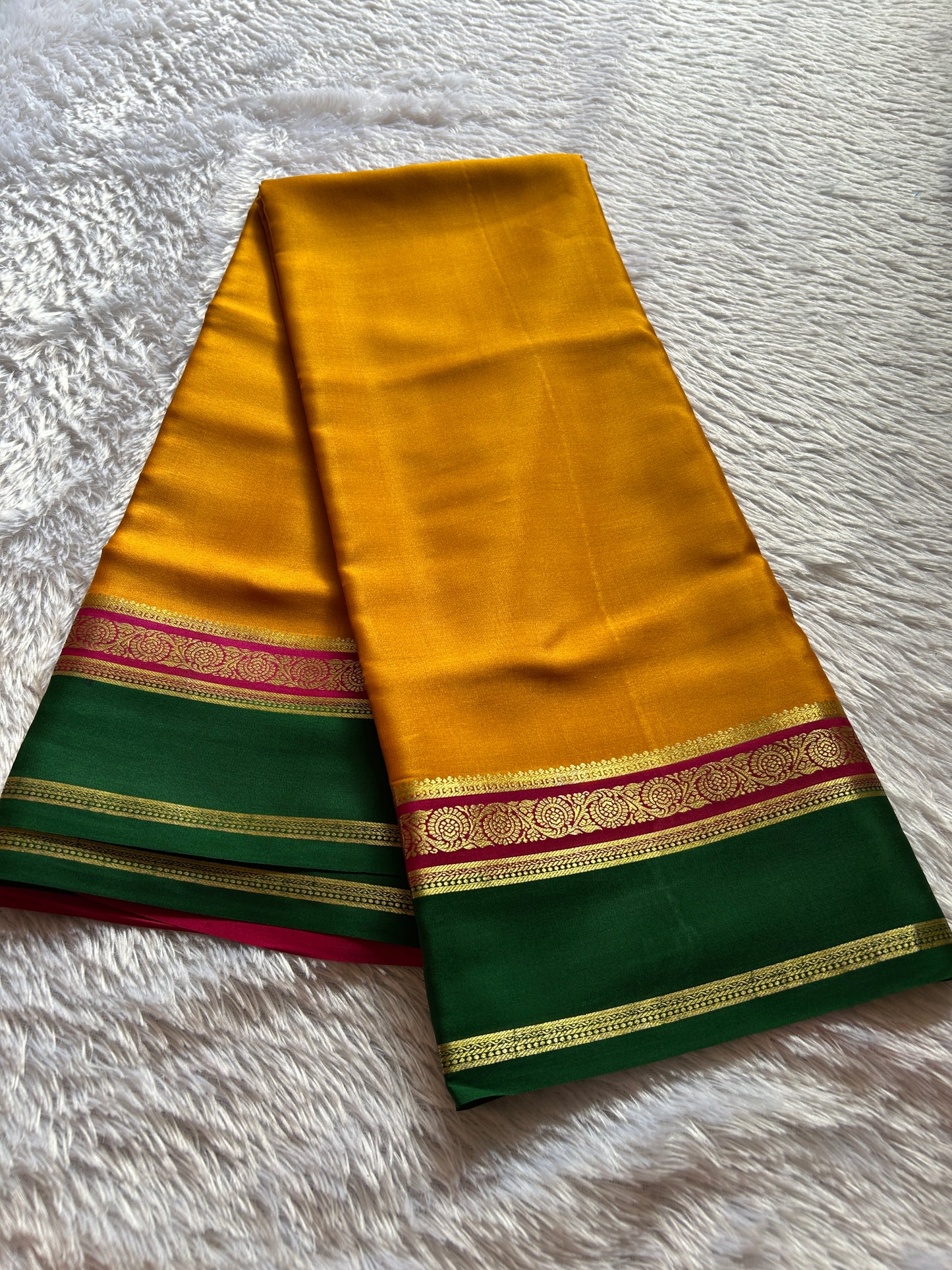 Tara (3D) : Golden yellow-pink-green