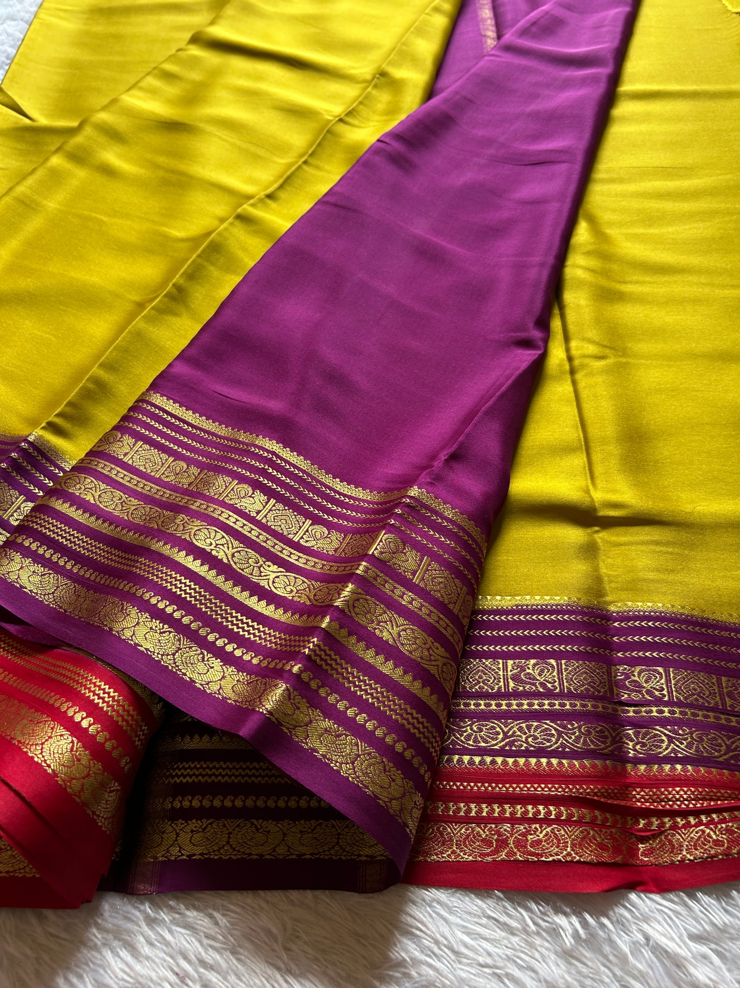 Kalpana (3D) : Olive-magenta-red
