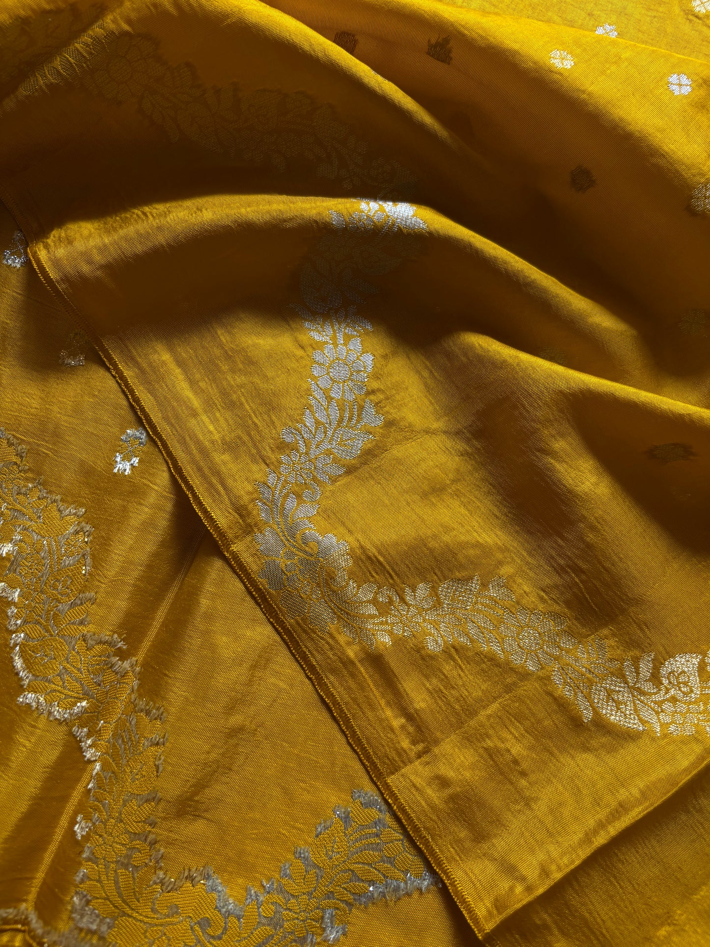 SS109 : Solid yellow