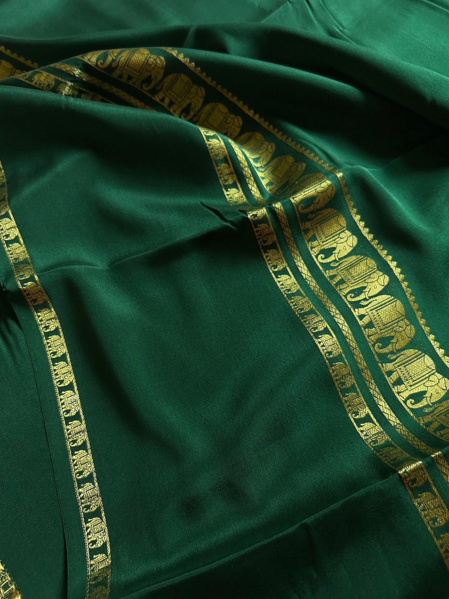 Prashanthi : Solid Bottle green