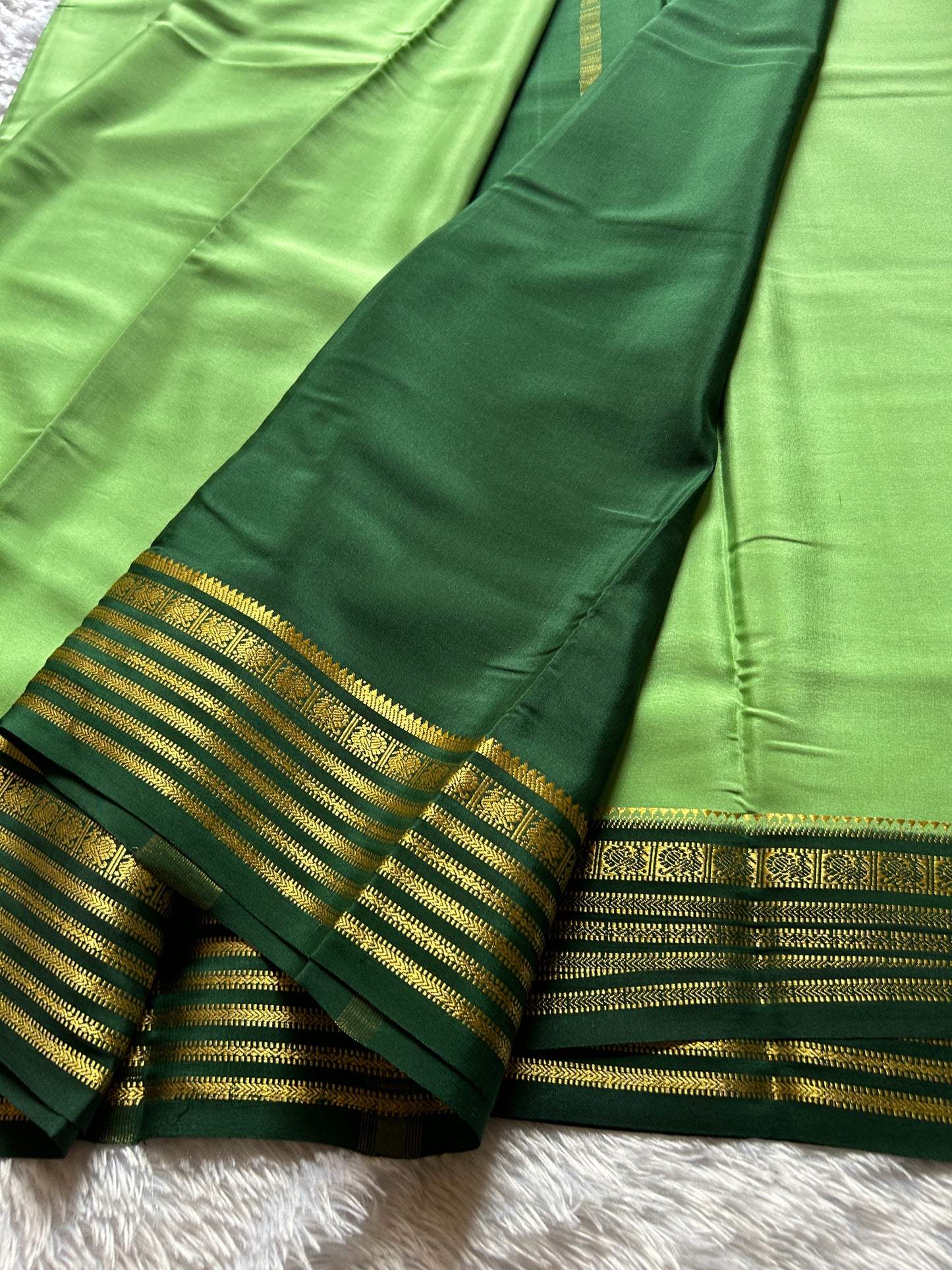 Soujanya (2D) : Pista green-bottle green