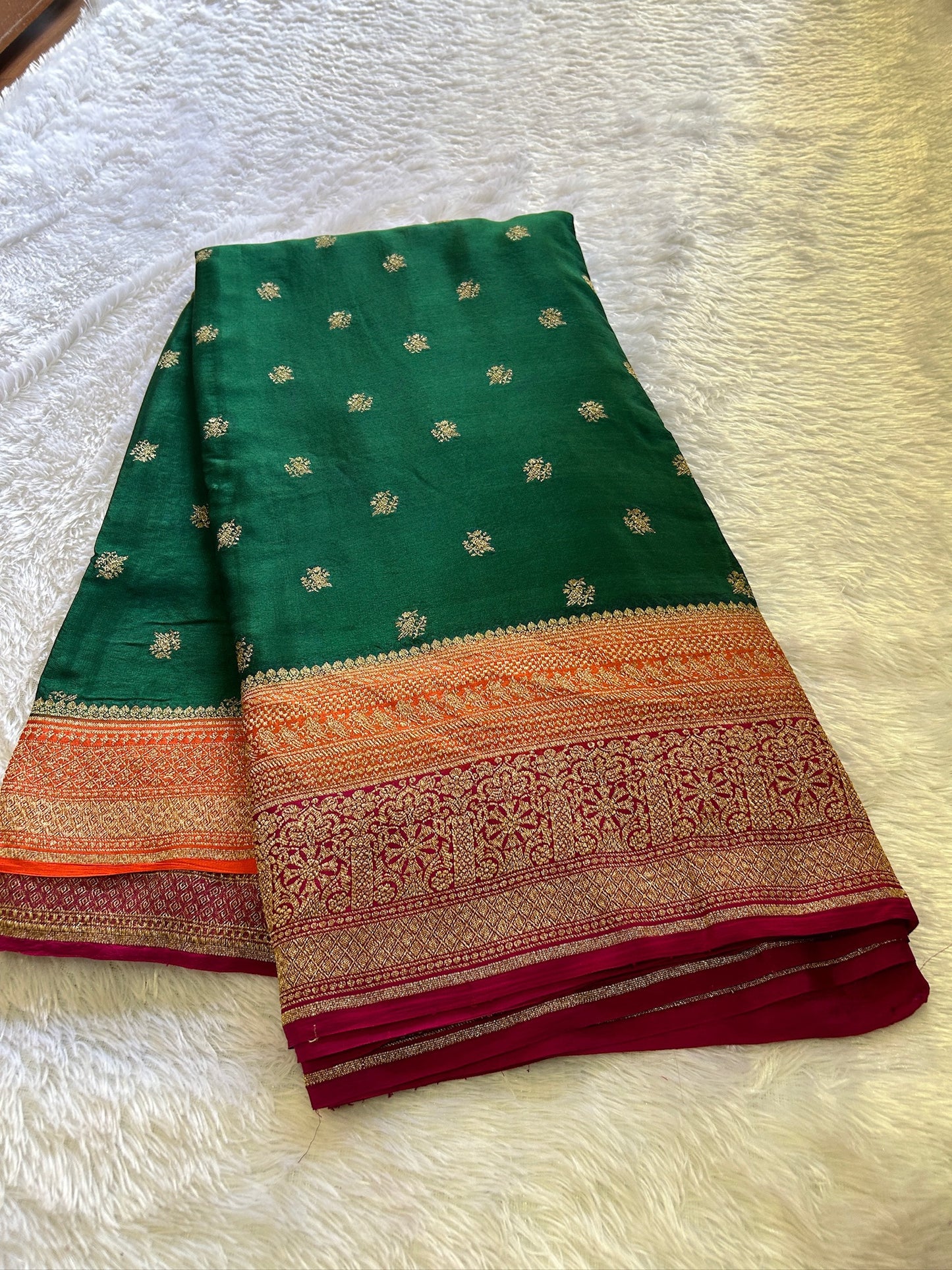 Trishika (3D) : bottle green-orange-pink