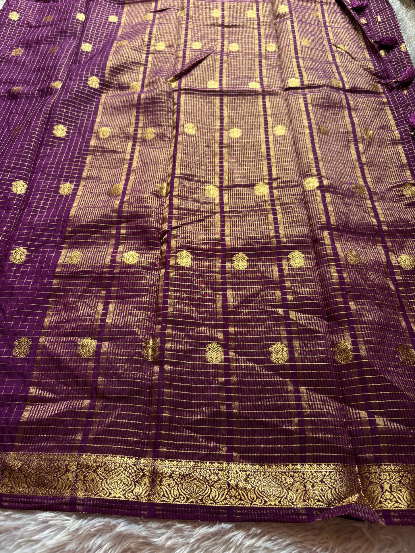 SS103 : Solid dark magenta