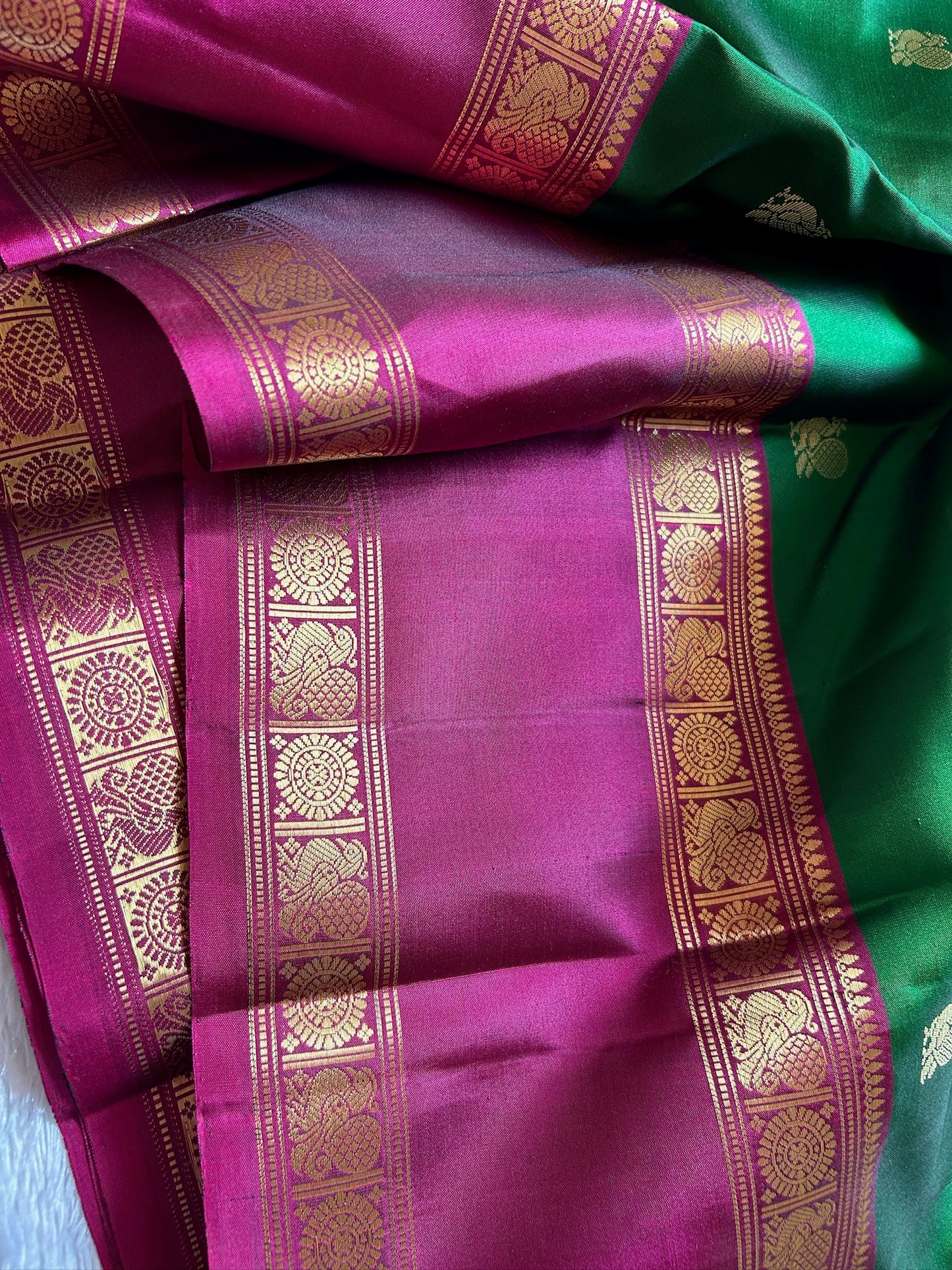 Lakshmi (2D) : bottle green-magenta