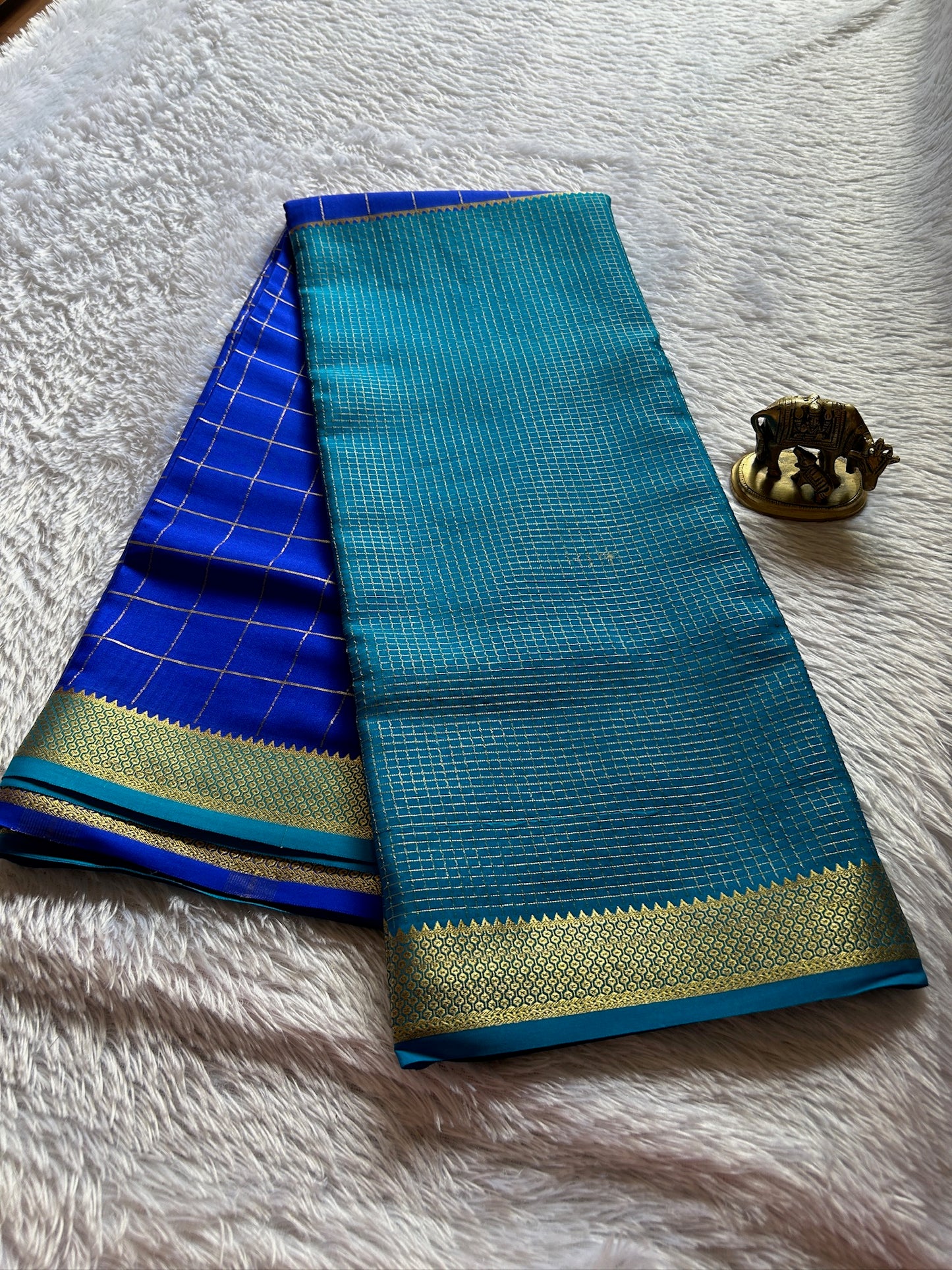 Prema (2D) : Sea blue-royal blue