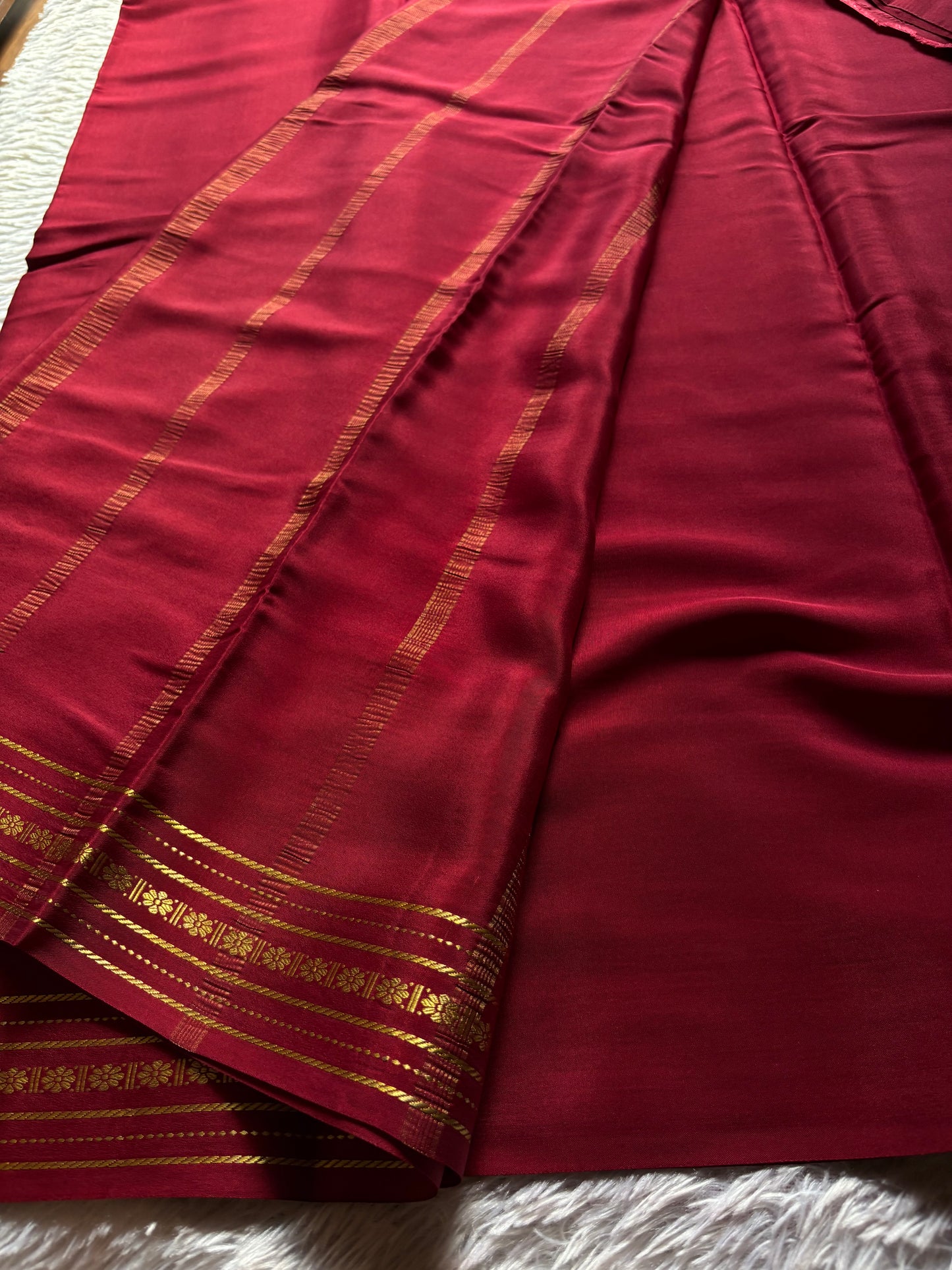 Mallige : Solid Maroon