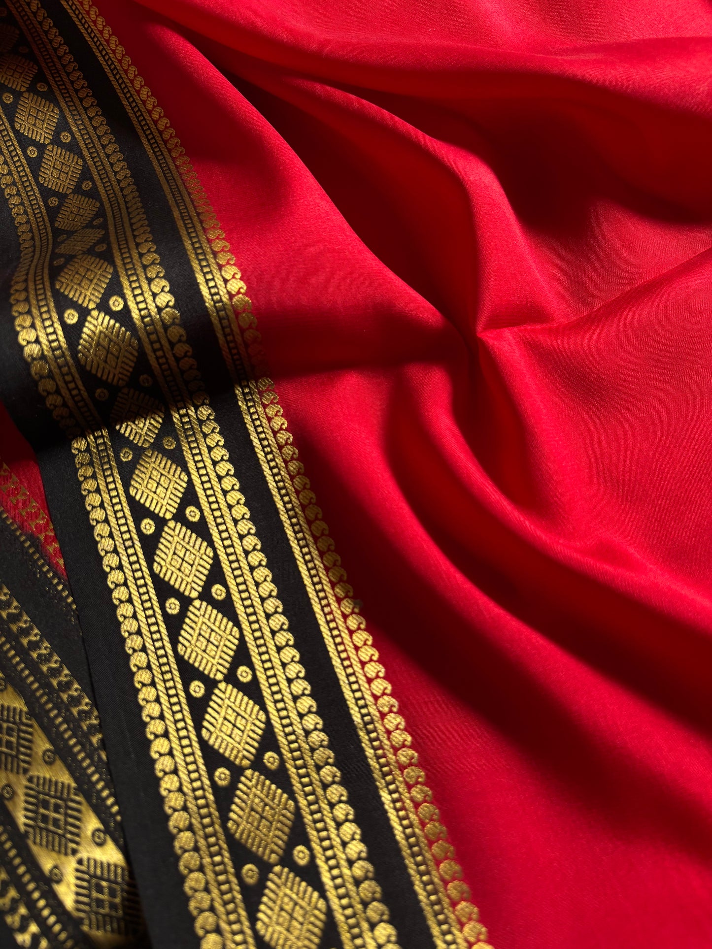 Saanvi (2D) : Red - Black
