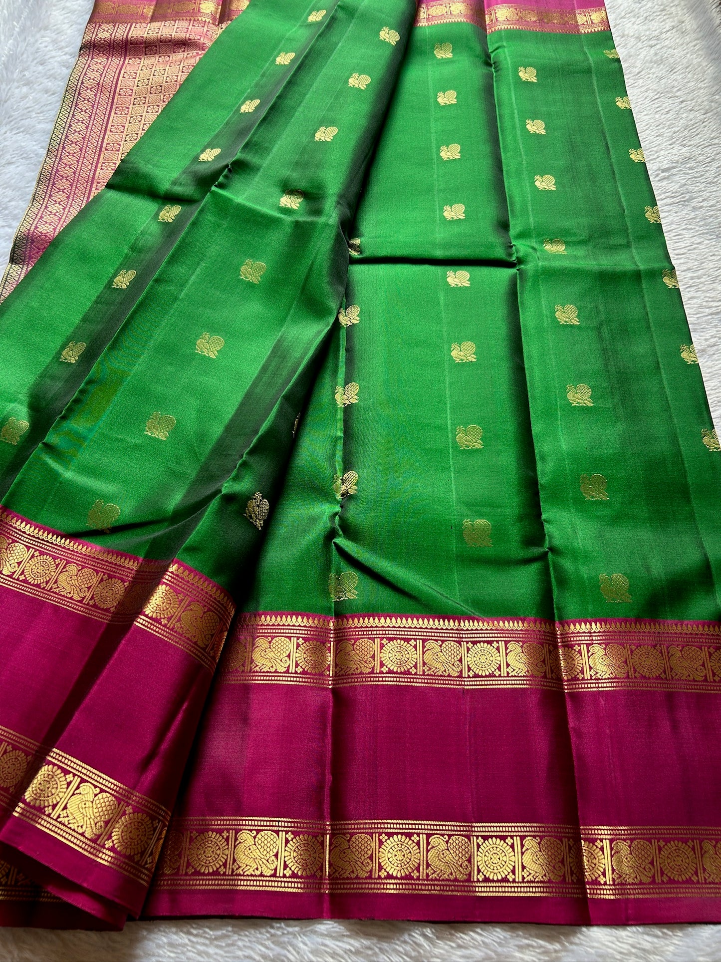 Lakshmi (2D) : bottle green-magenta