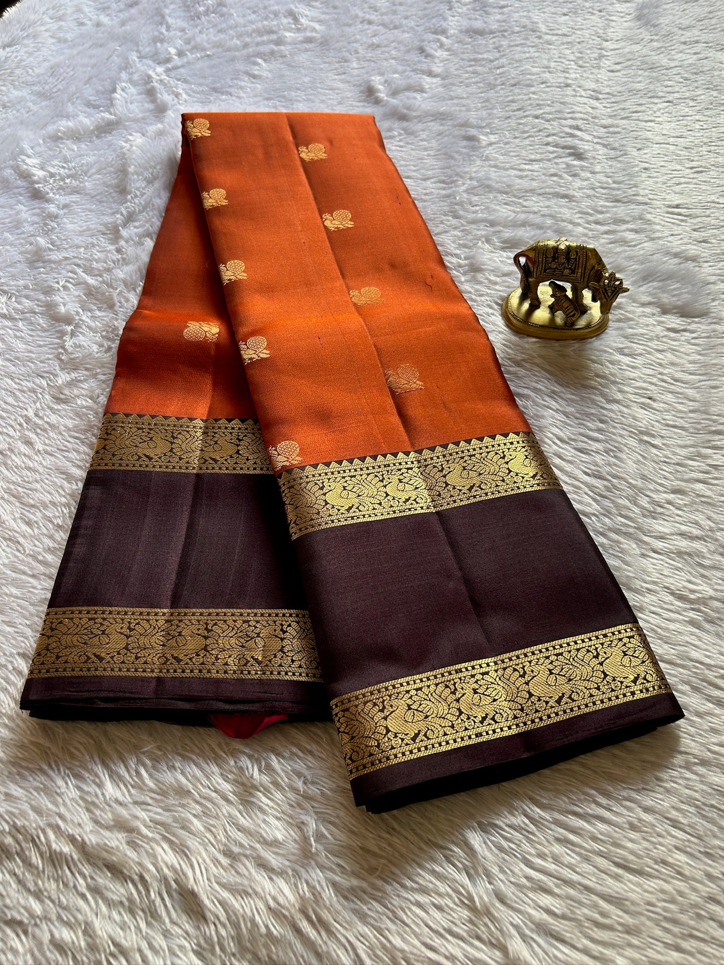 Lakshmi (2D) : Rust-chocolate brown