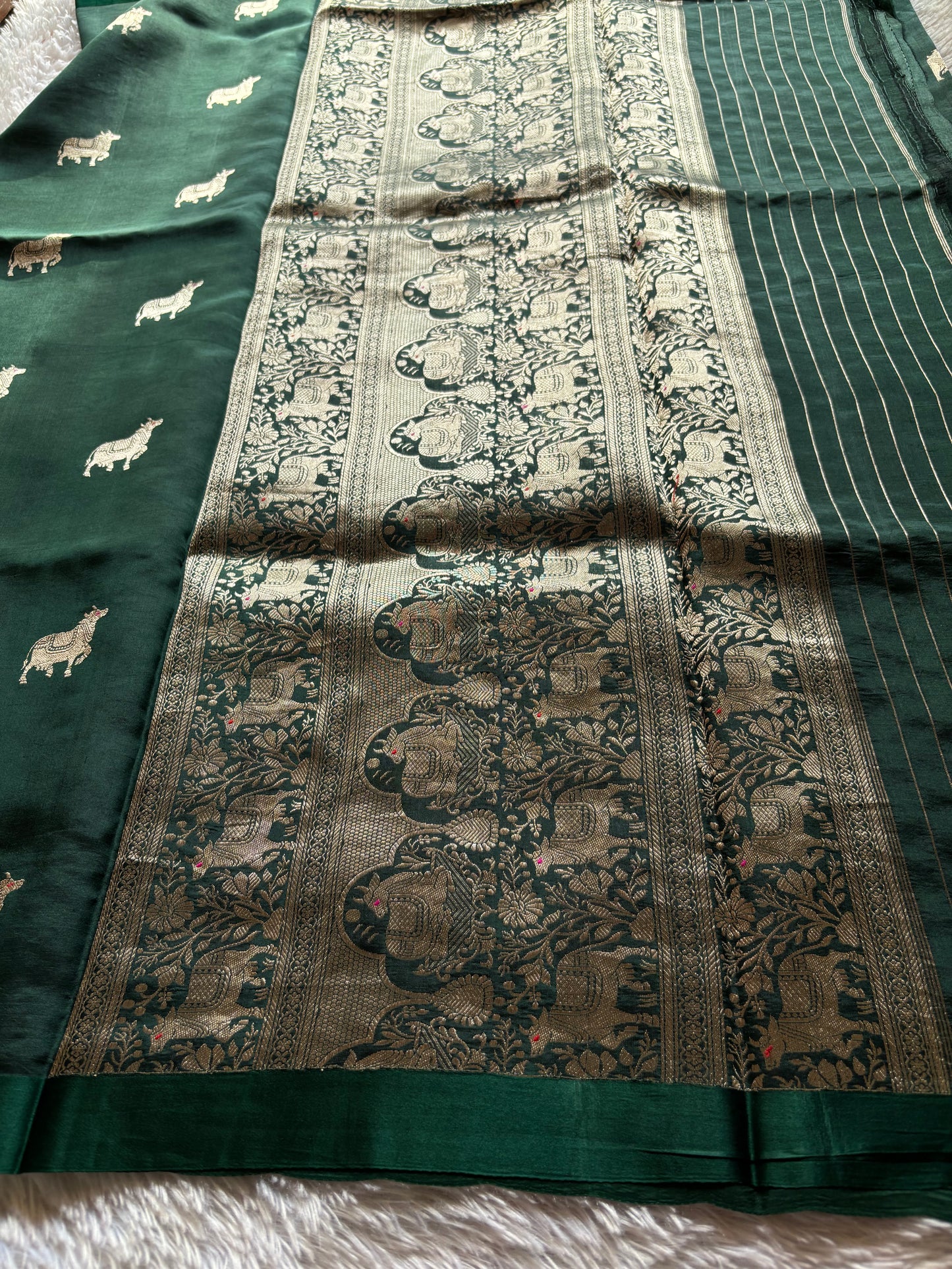 Anupama : Solid Dark green