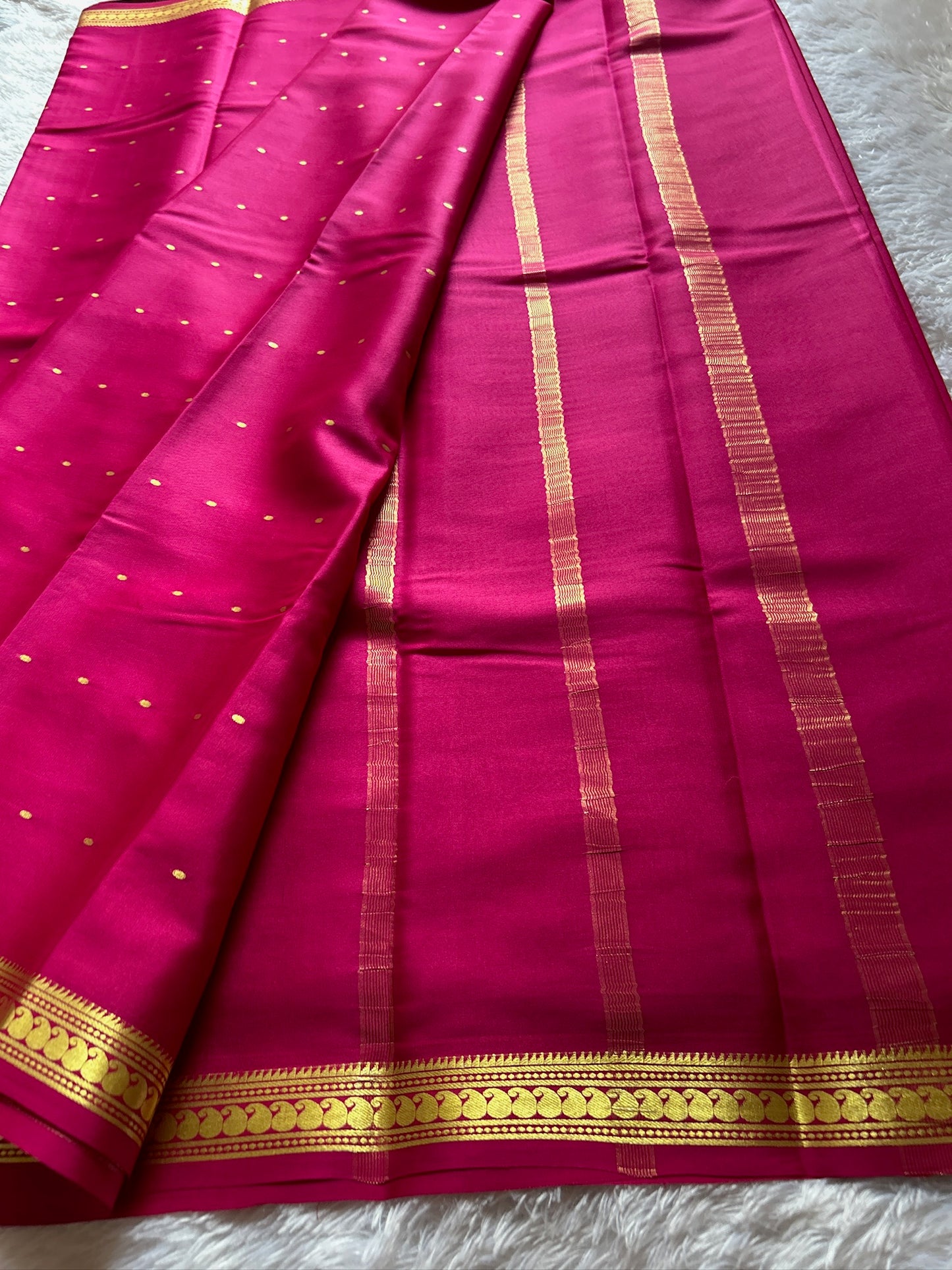 Keerthi : Solid Dark pink