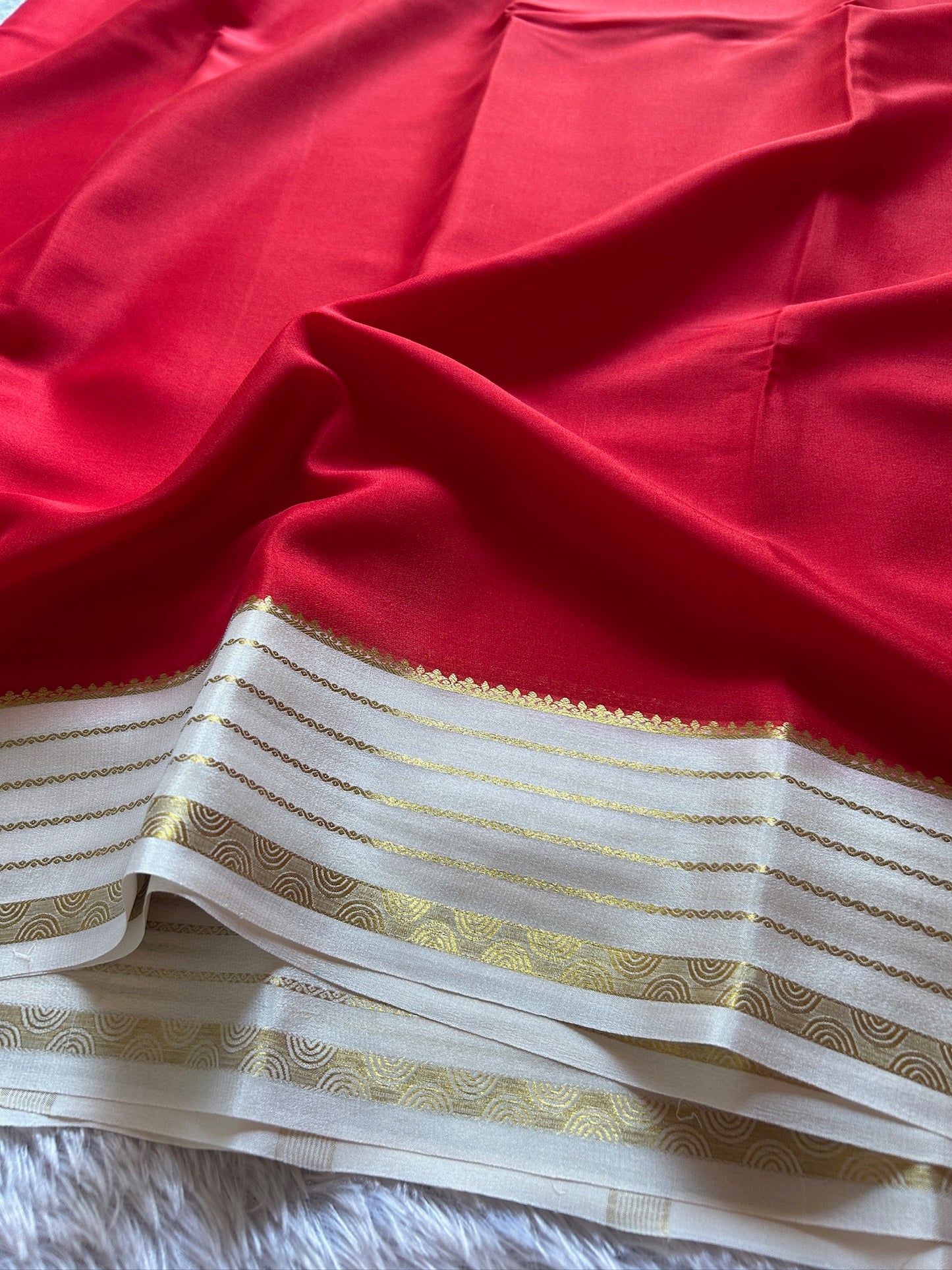 Rashmi (2D) : Red-Off White