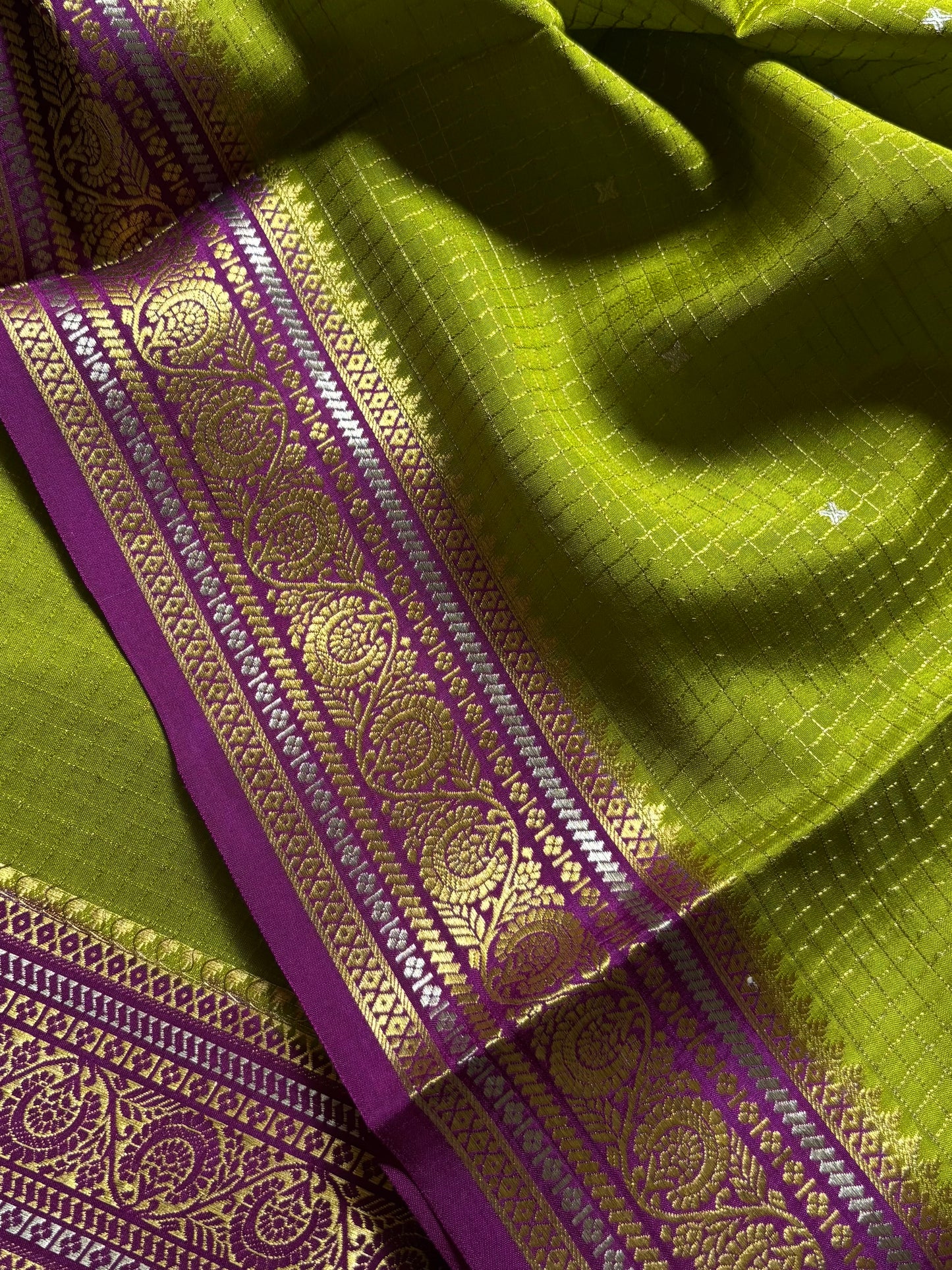 Haasini (2D) : Mehendi green-magenta