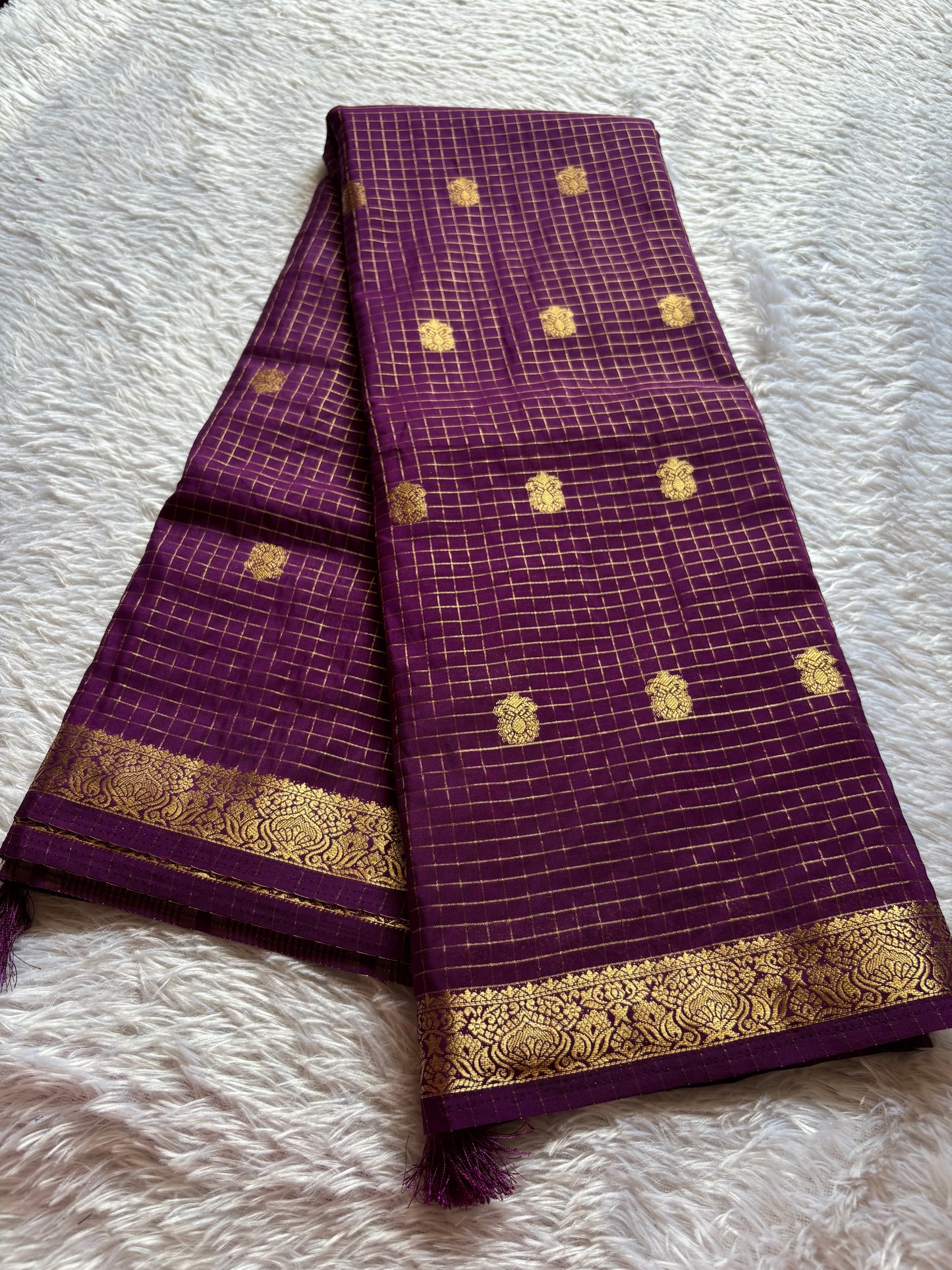 SS103 : Solid dark magenta