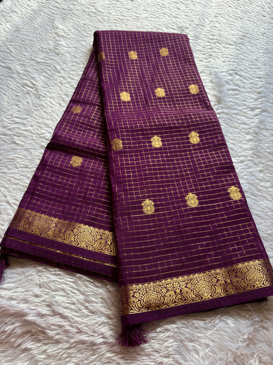 SS103 : Solid dark magenta