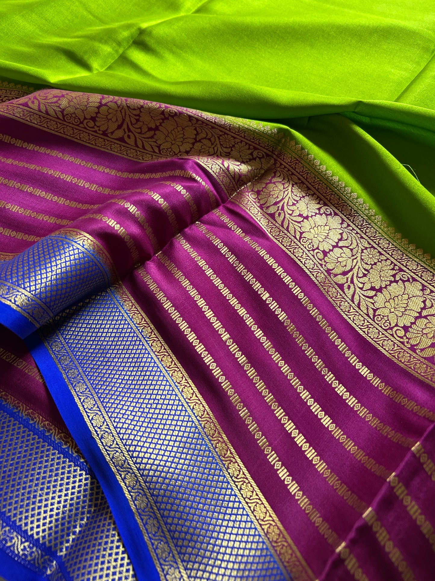 Sindhu (3D) : Mehendi green-magenta-blue