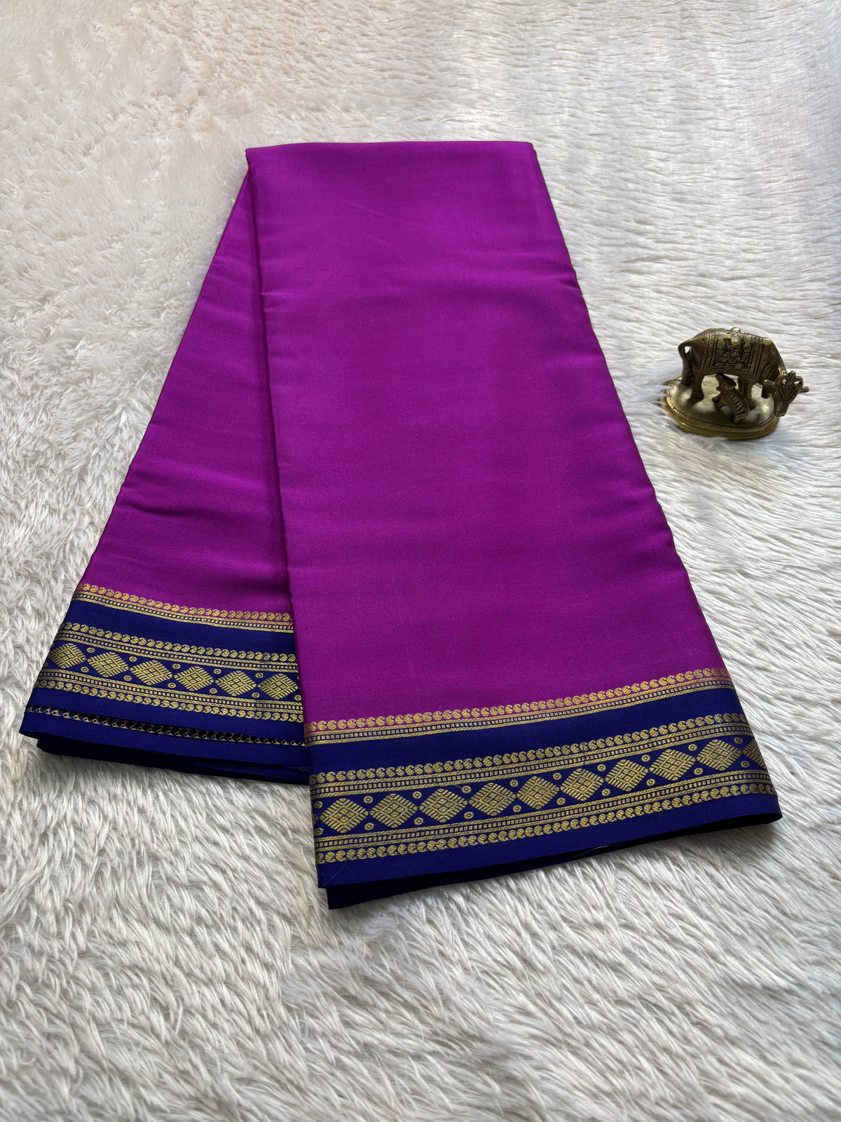 Saanvi (2D) : Dark magenta-navy blue