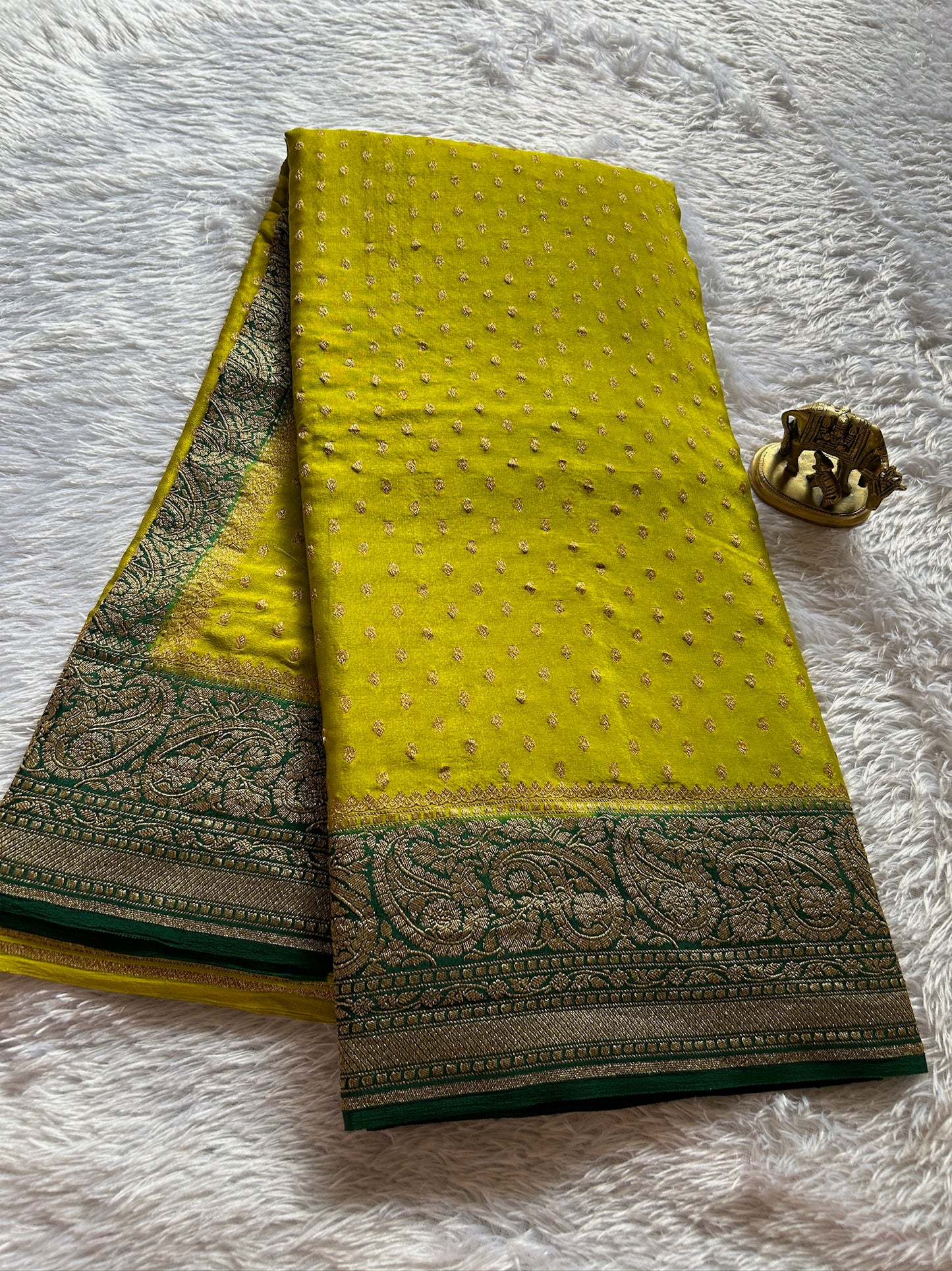 Menaka  2D) : Olive-dark green
