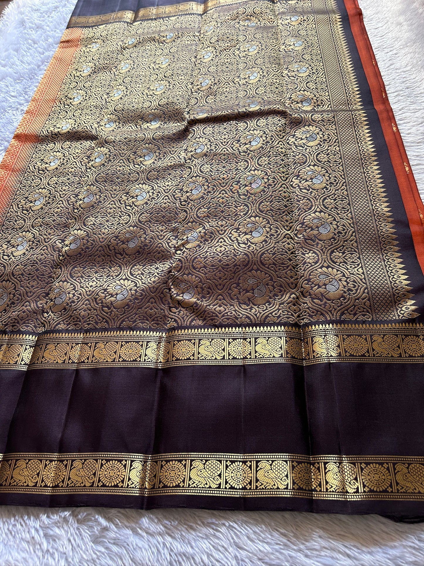 Lakshmi (2D) : Rust-chocolate brown