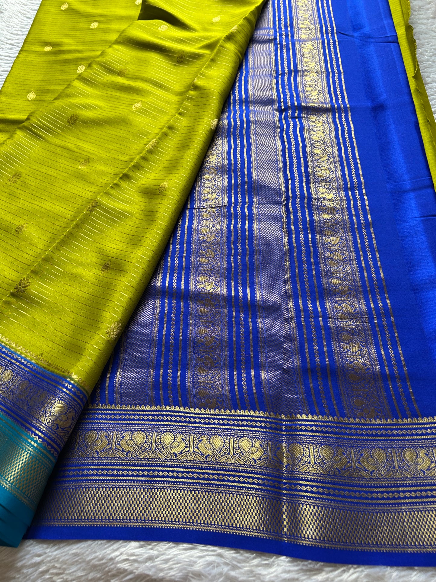 Amulya (3D) : Olive-Royal Blue-Ananda Blue